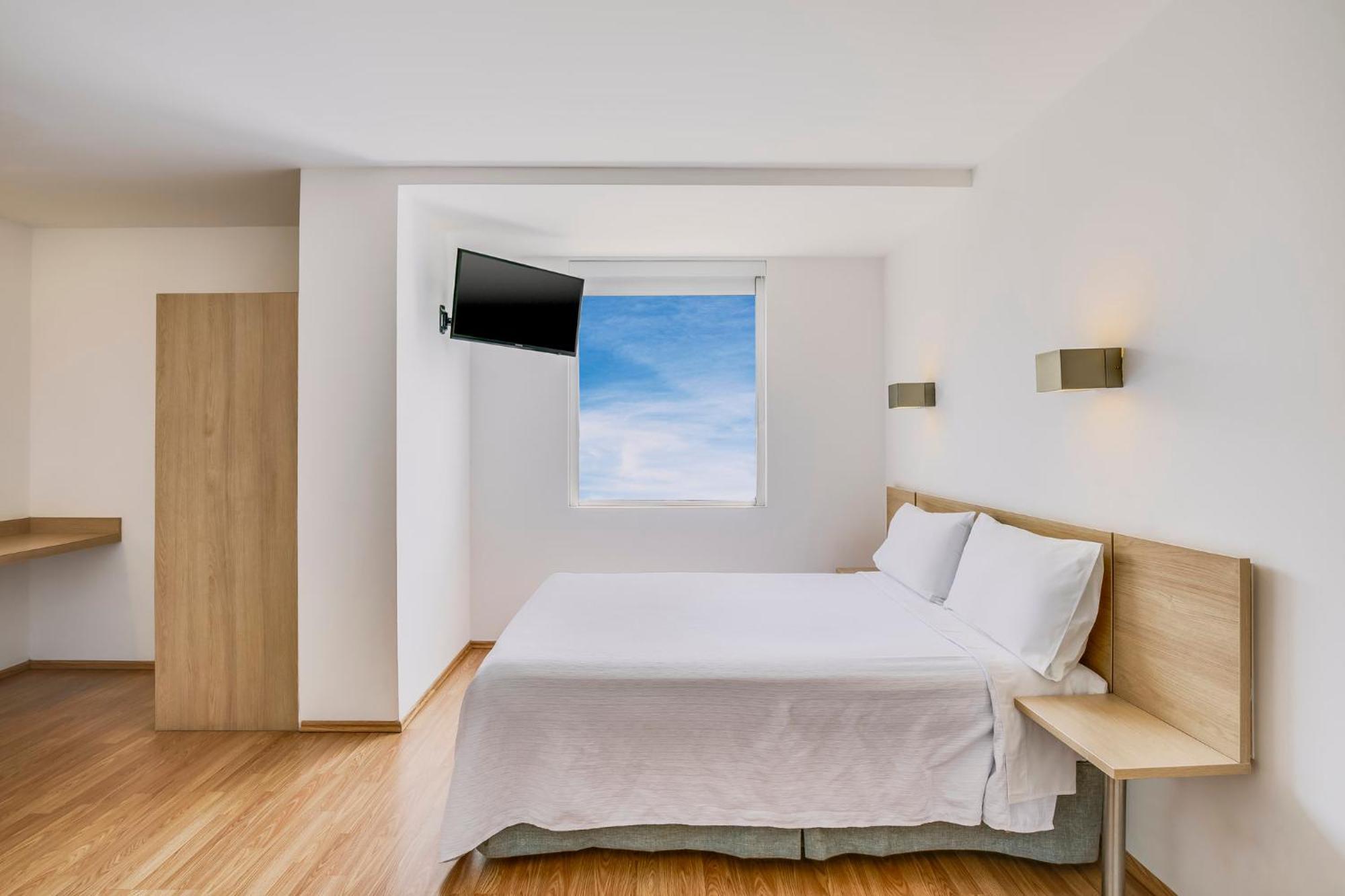 One Poliforum Hotel 3*