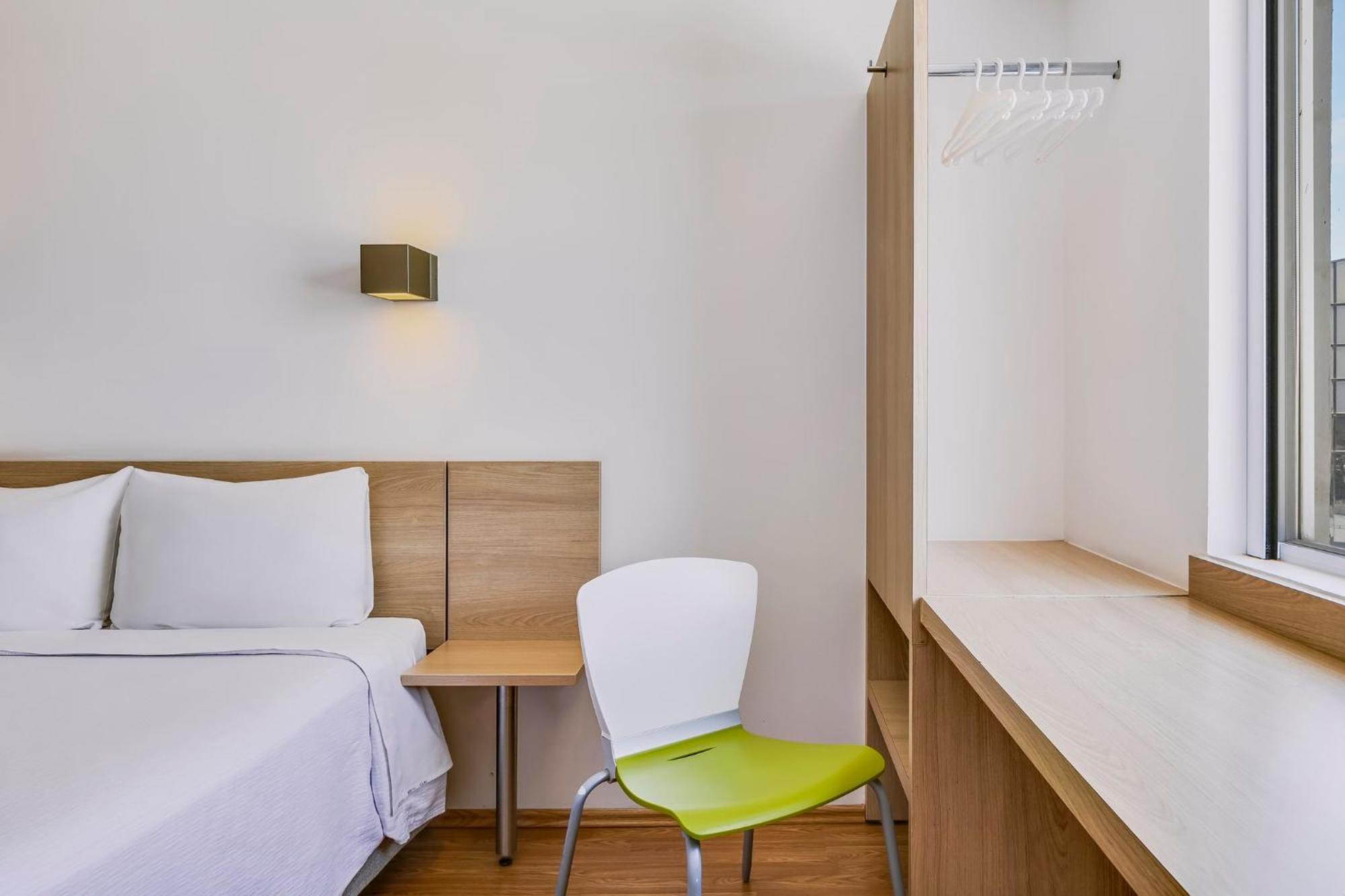 One Poliforum Hotel Leon
