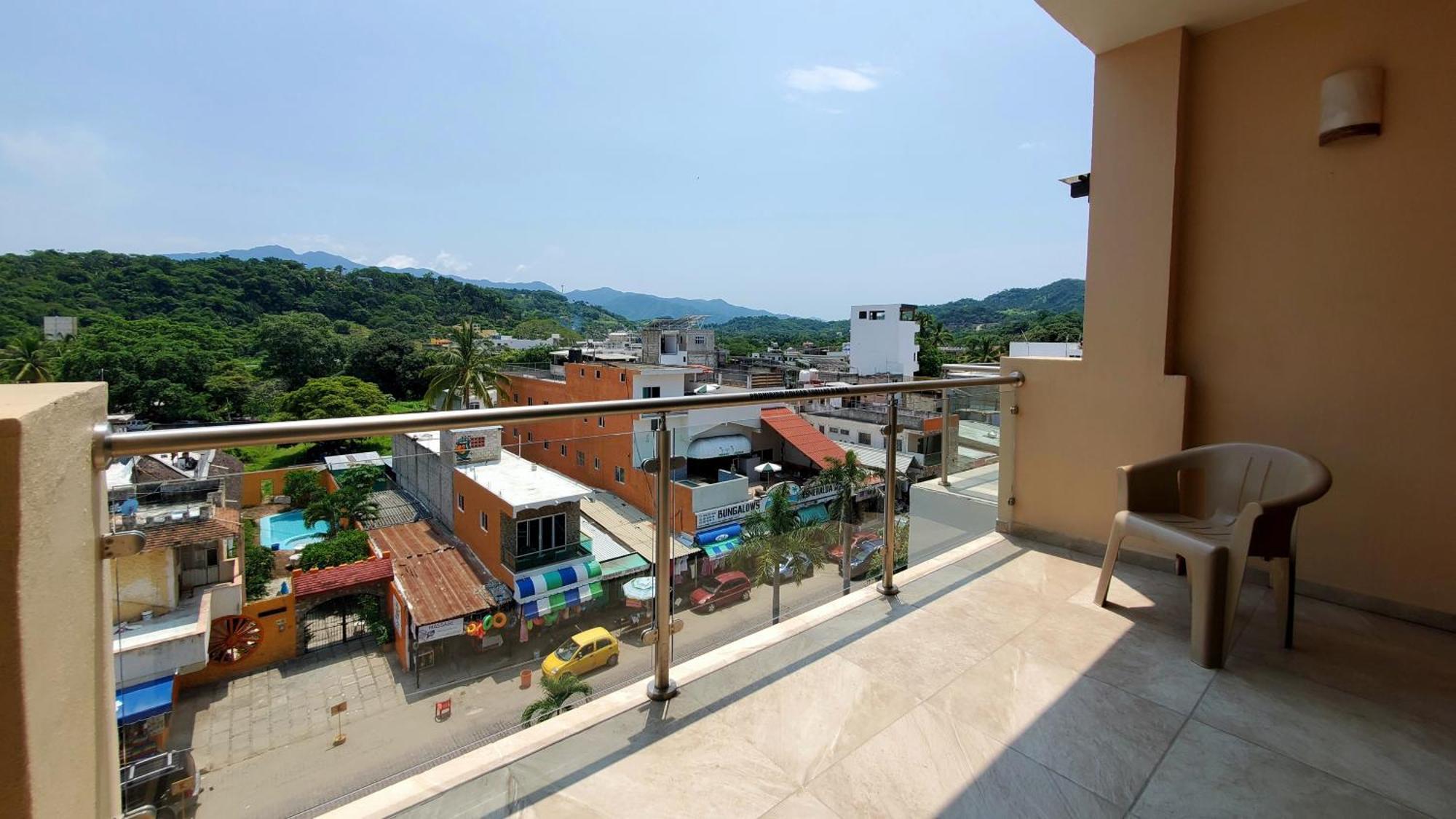 Auroza Hotel