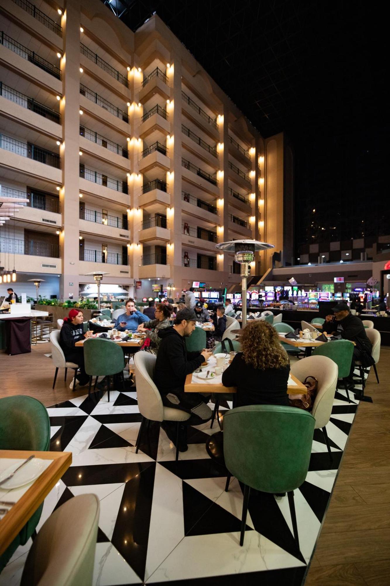 Pueblo Amigo Plaza Y Casino Hotel