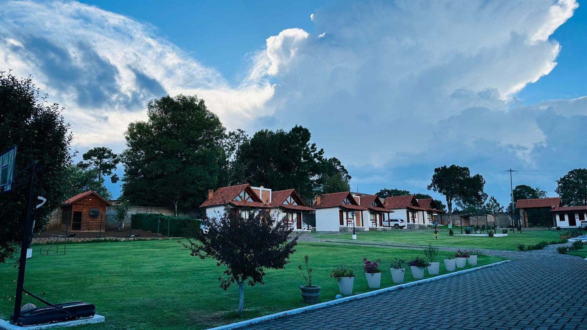 Inn Angeles Hospederia & Sociales