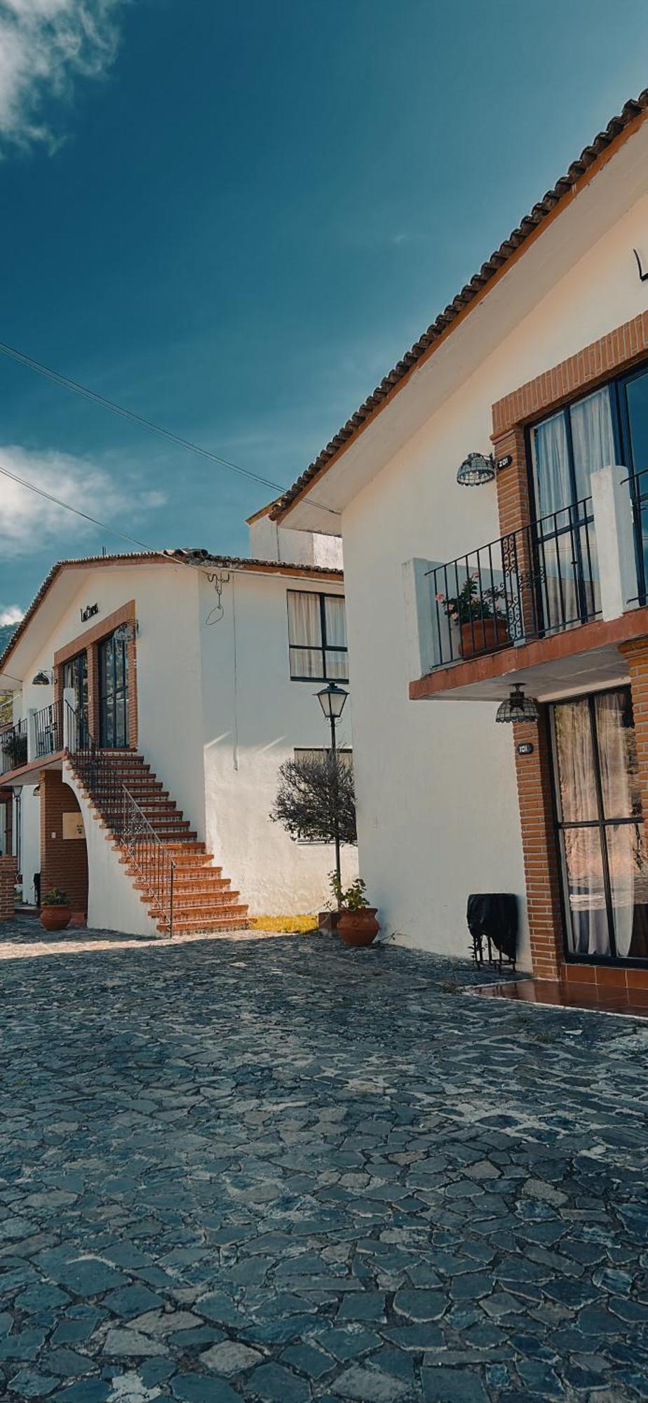 De La Montana Hotel