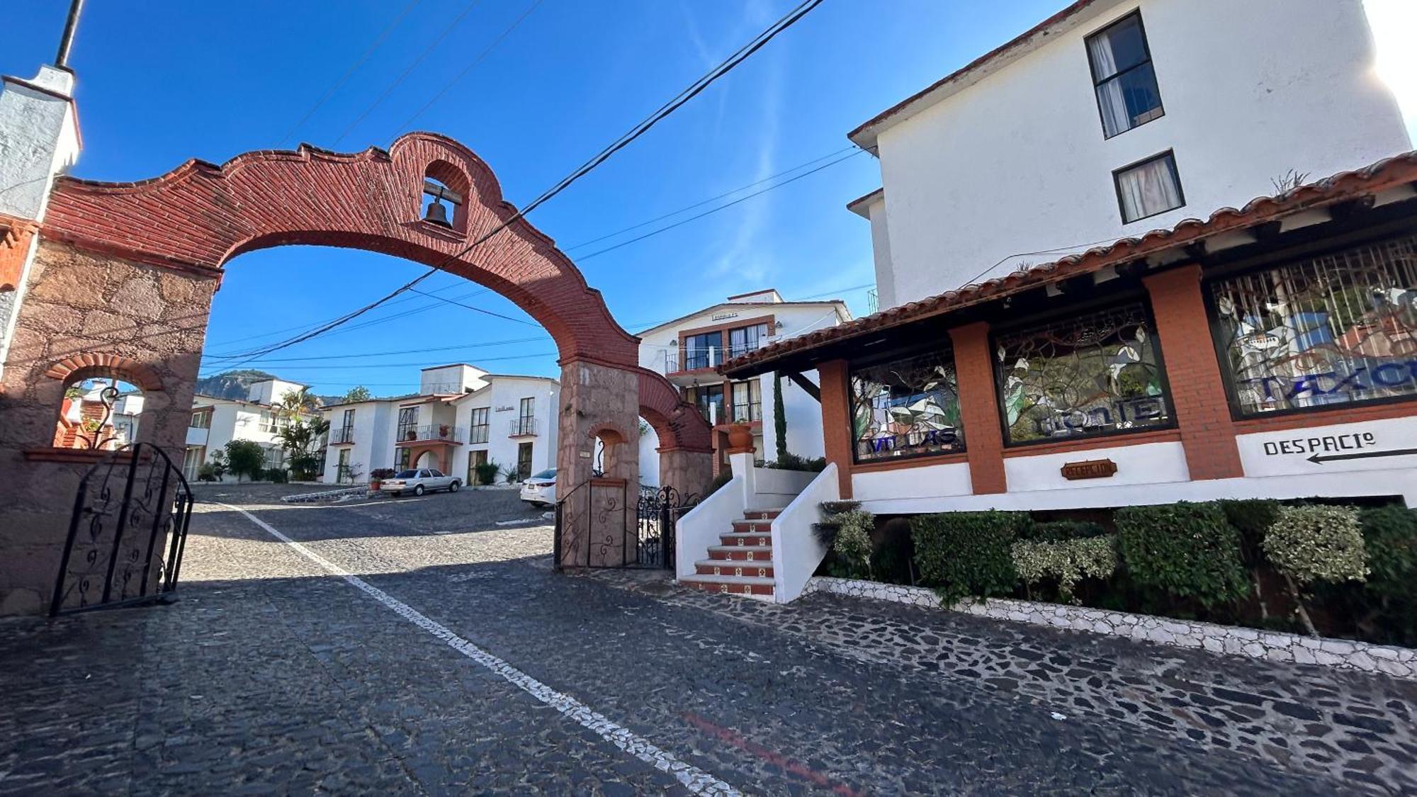 De La Montana Hotel 3*