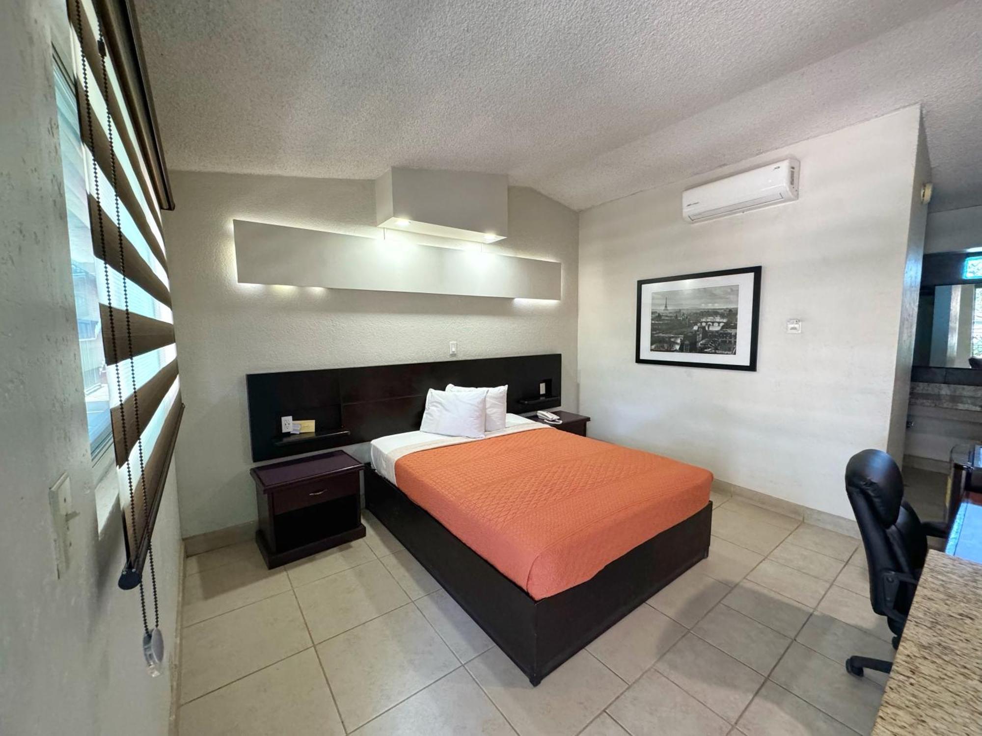 Hotel Real De 3*