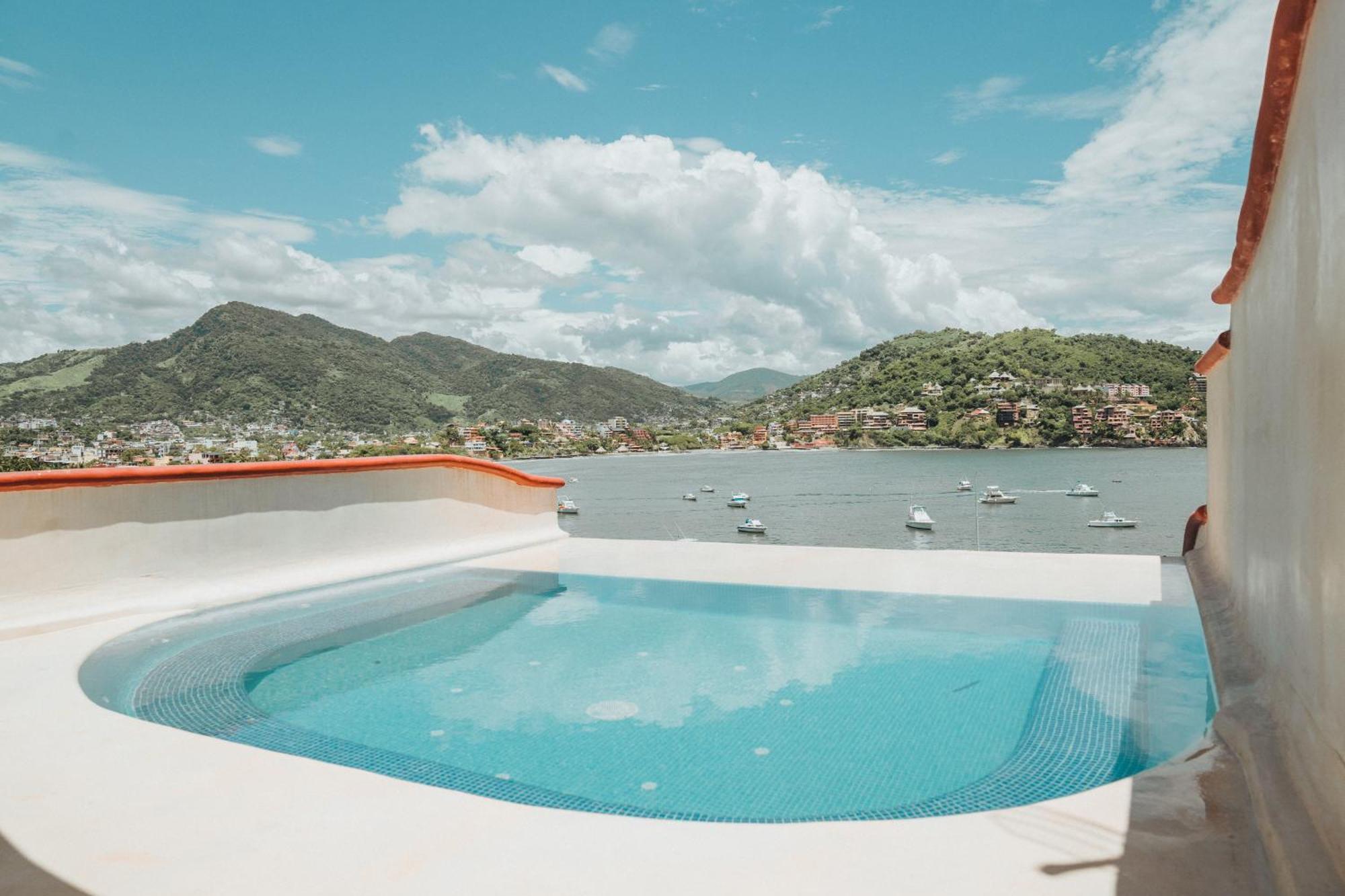 Del Pescador Zihuatanejo