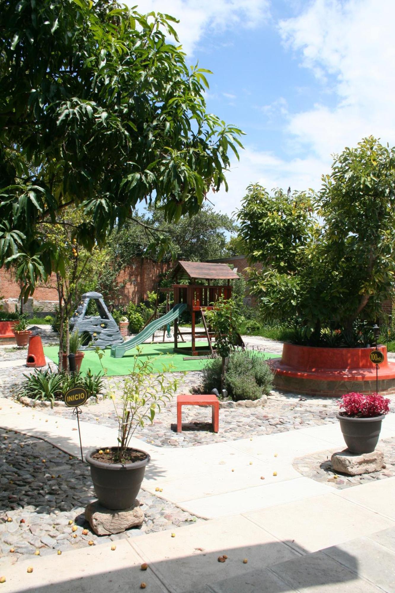Hotel La Casa De Patios &