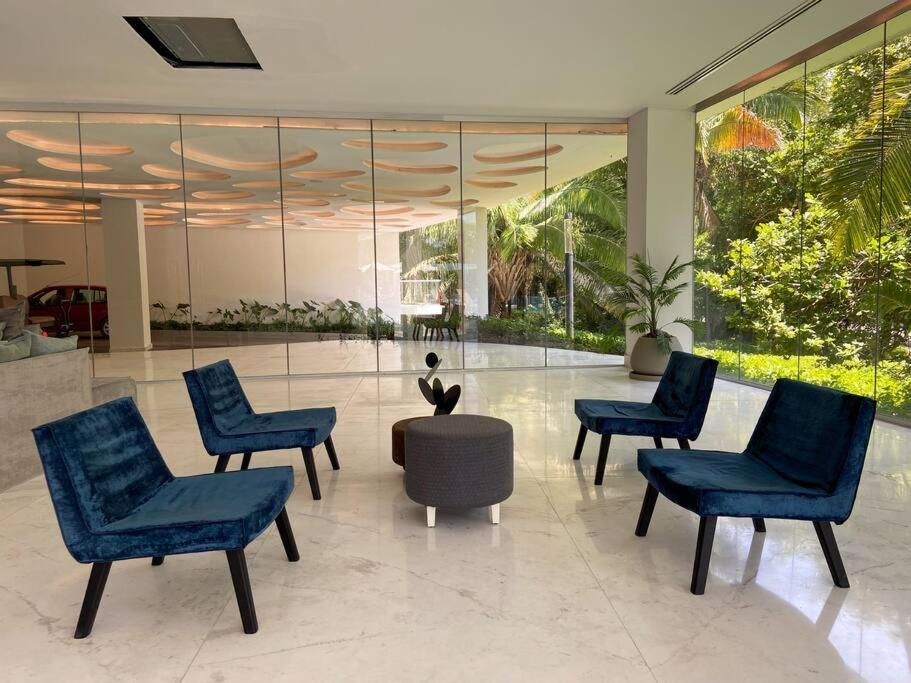 Luxurious Private Getaway Apartment *