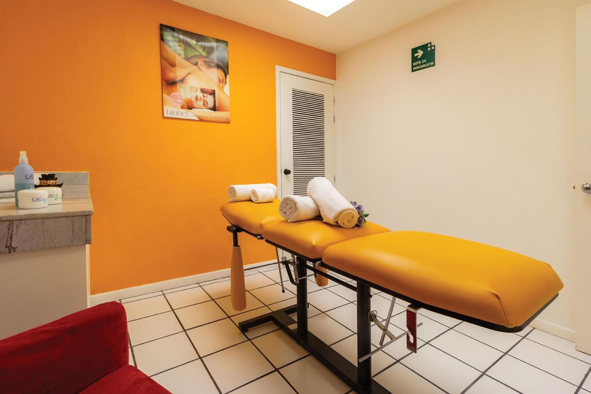 Hotel Camino Real Aeropuerto 5*