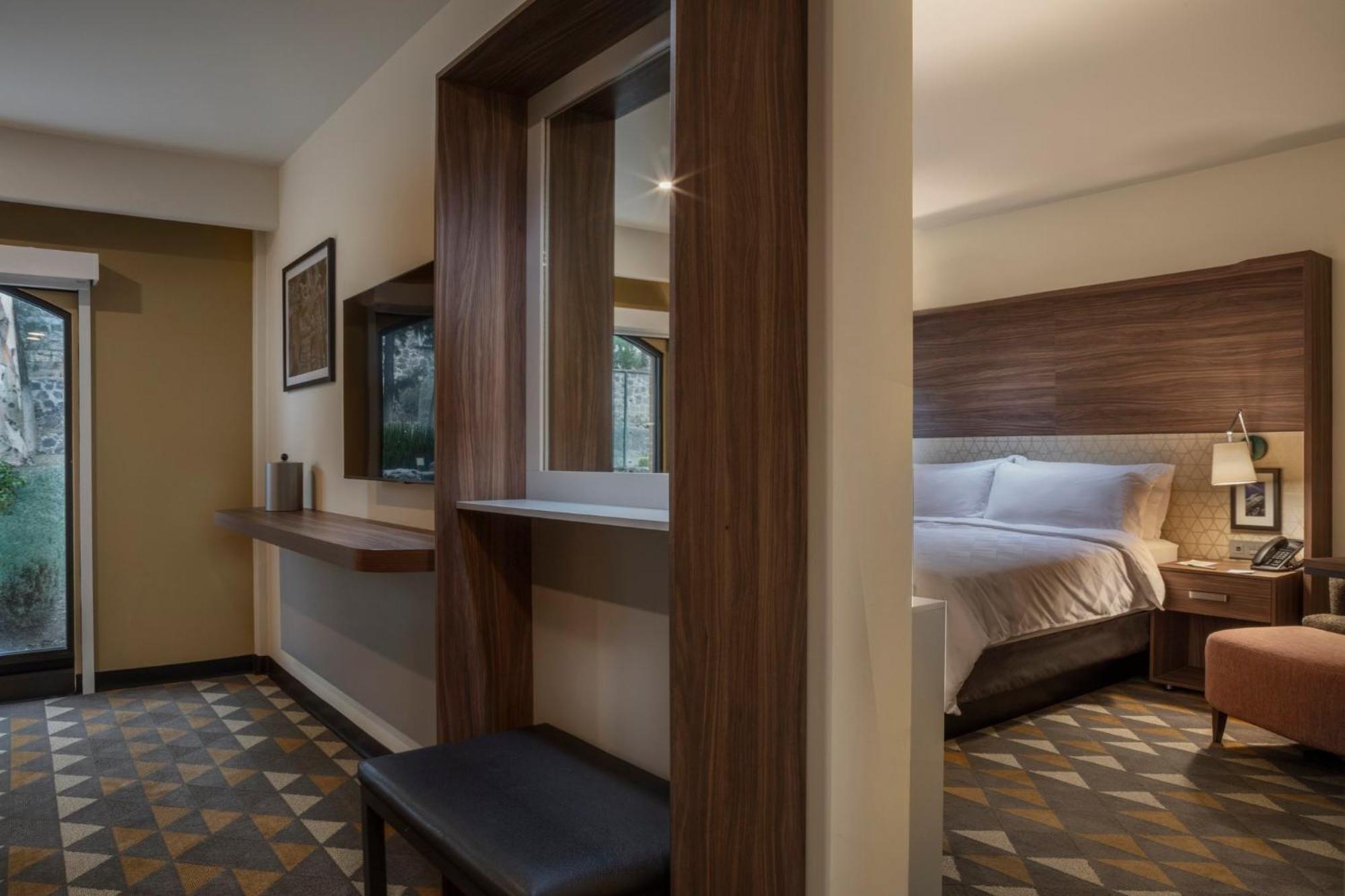 By Ihg