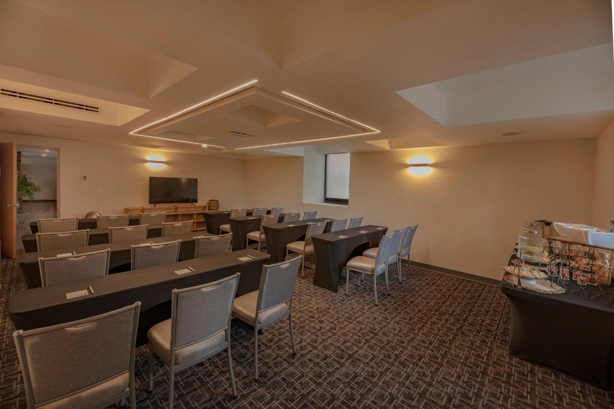 Hotel By Ihg 3*