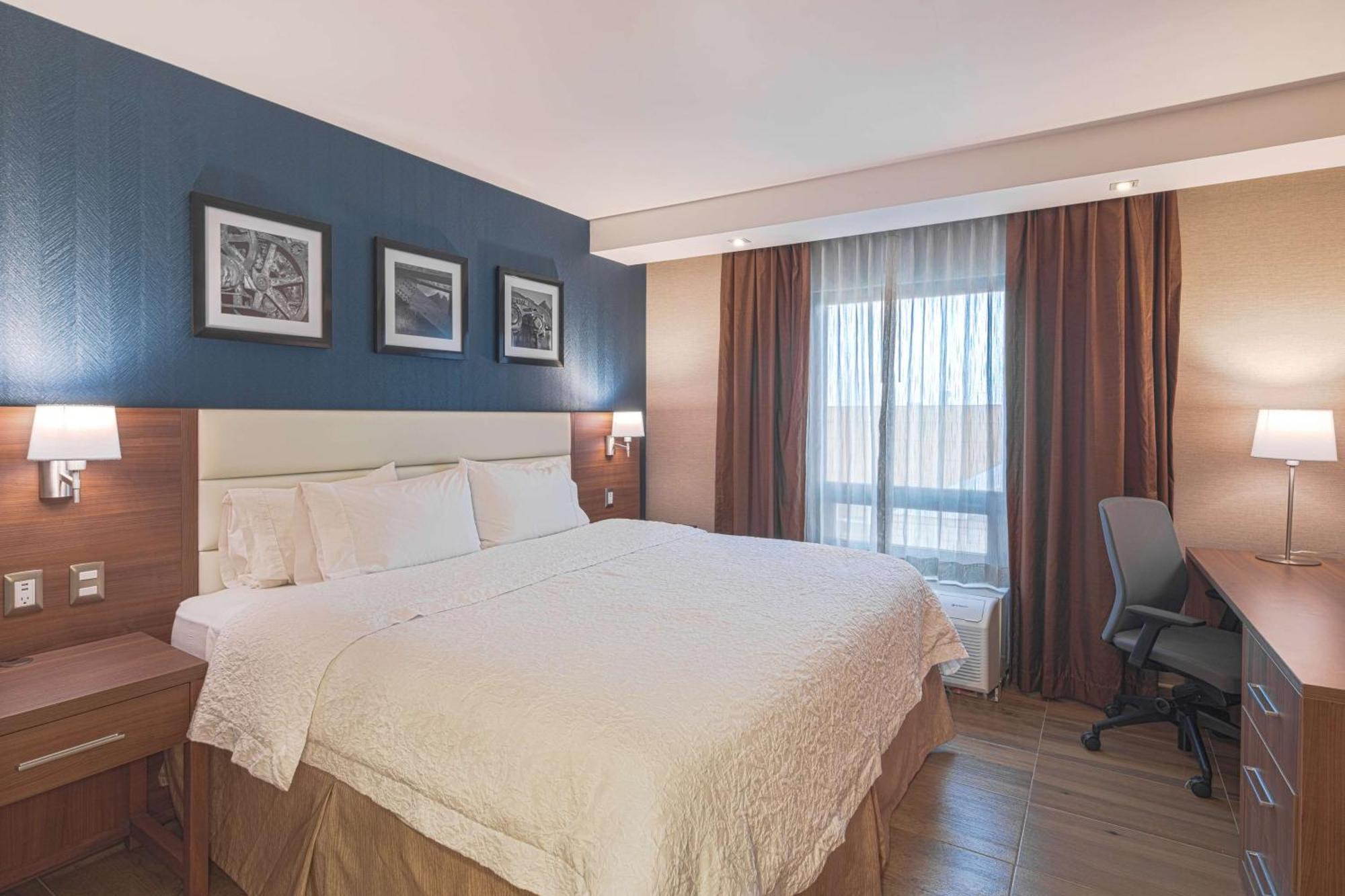 Hampton By Hilton Galerias Obispado Hotel 4*