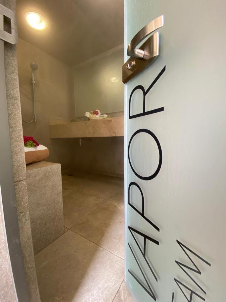 Hit Hoteles Aeropuerto 4*