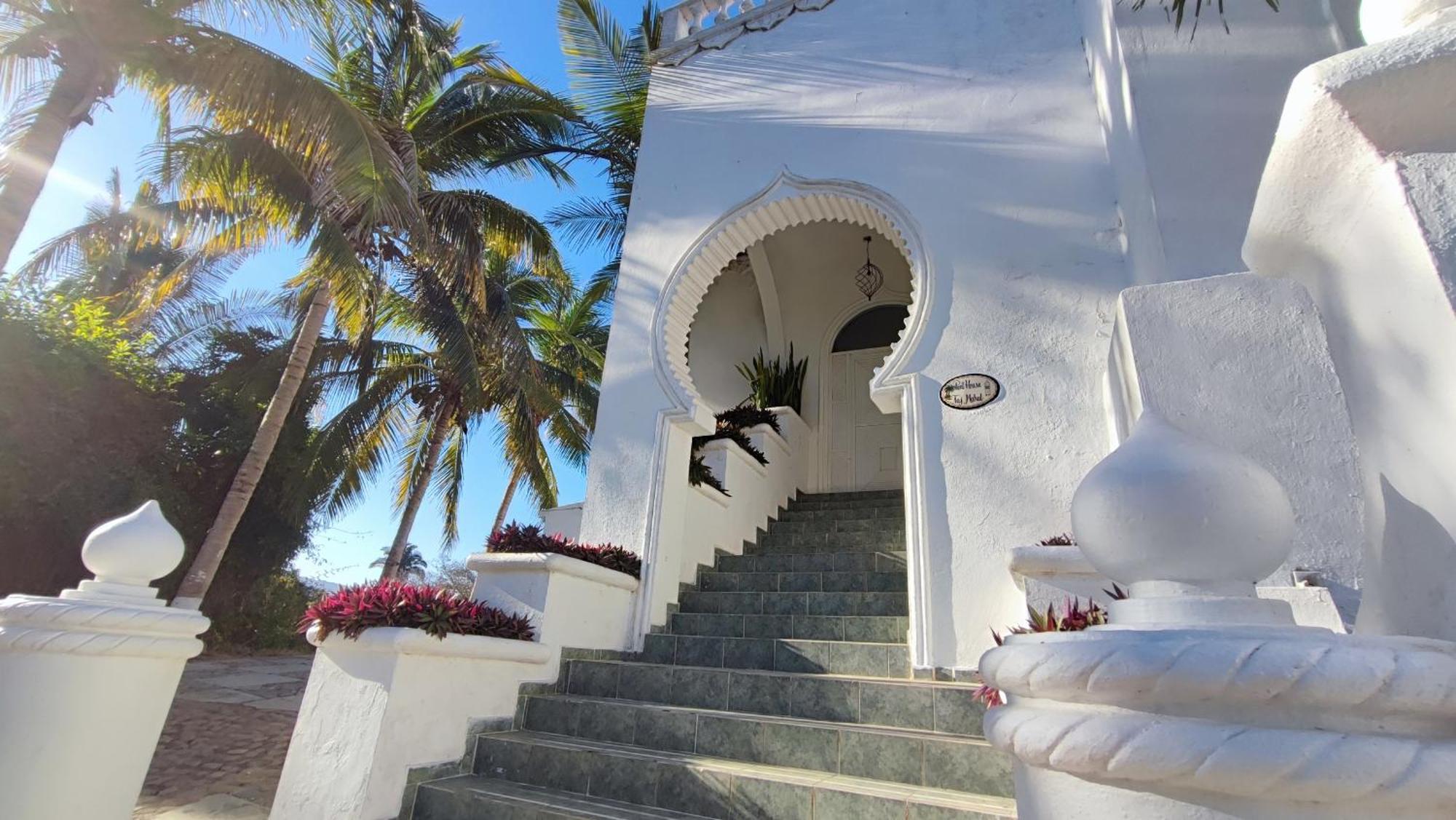 Paradise Aparthotel