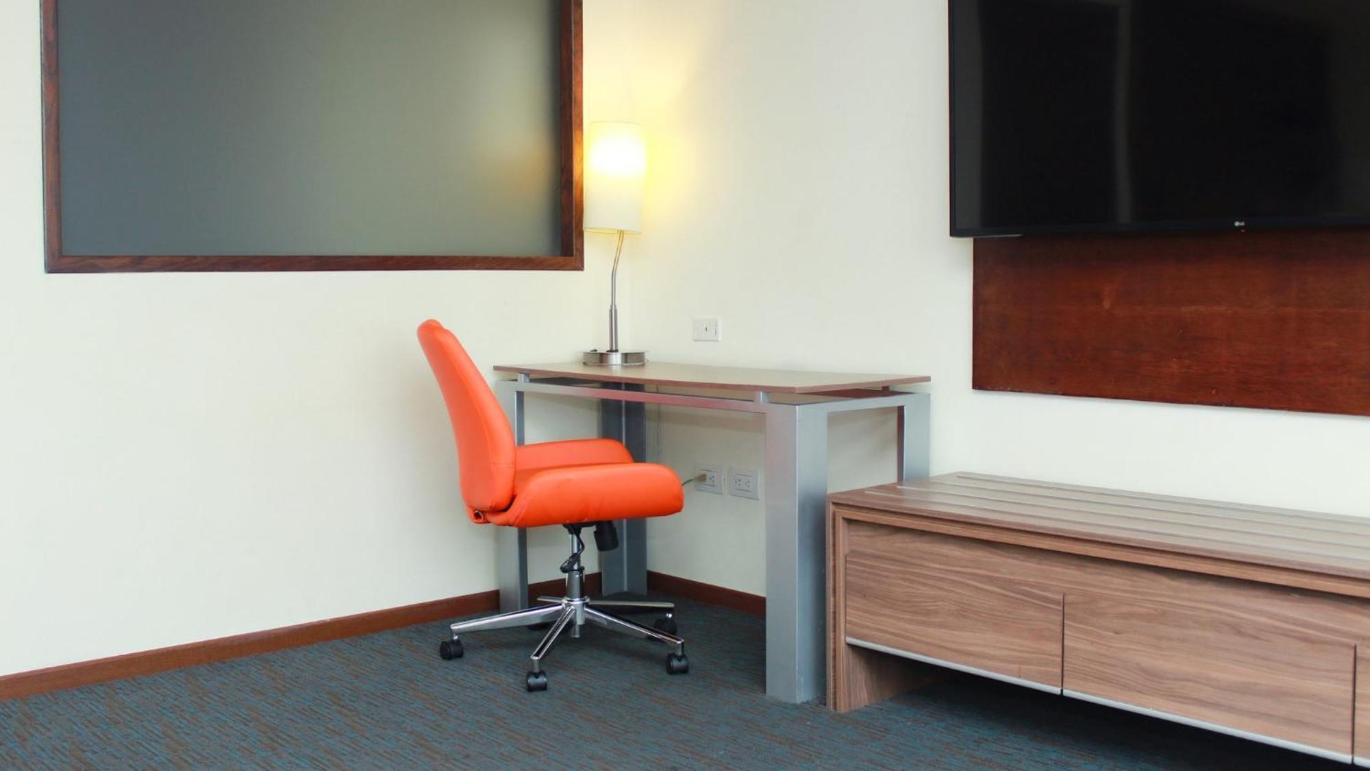 Express By Ihg Hotel