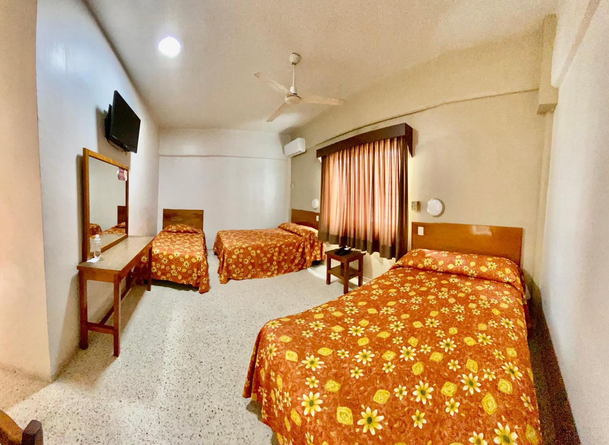 Hotel Delfines - A 2 Calles Del Acuario Veracruz