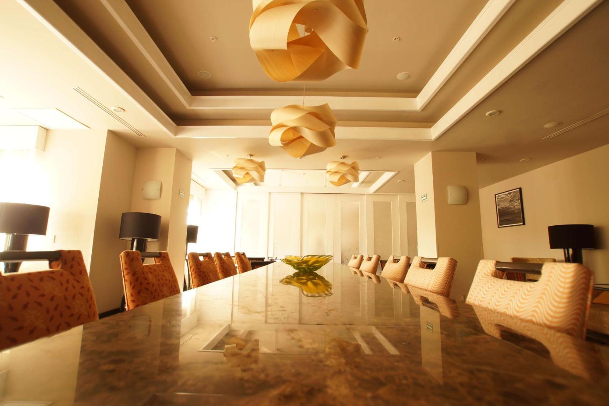 Hampton Airport Hotel