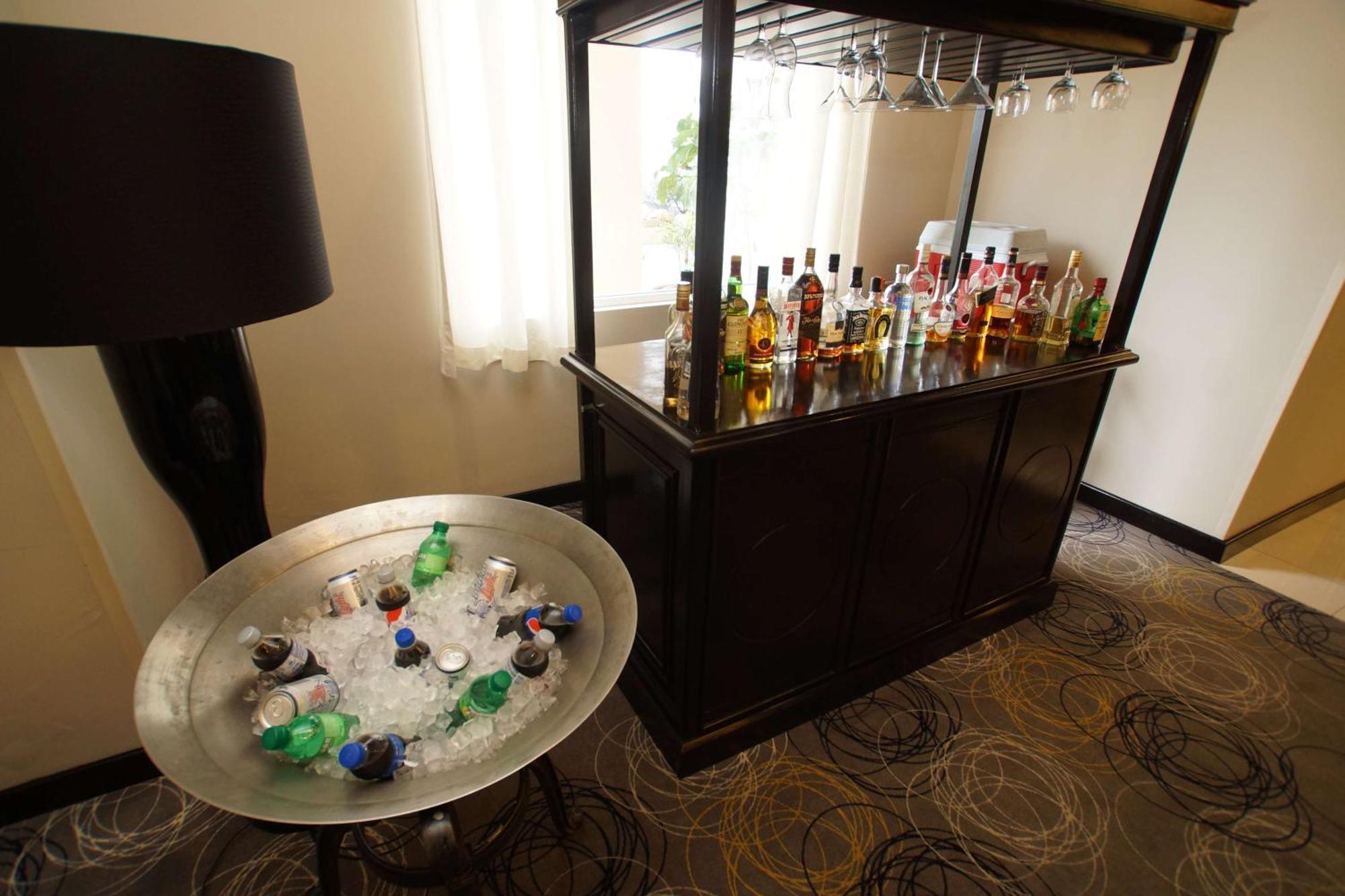 Hotel Hampton Airport 3*