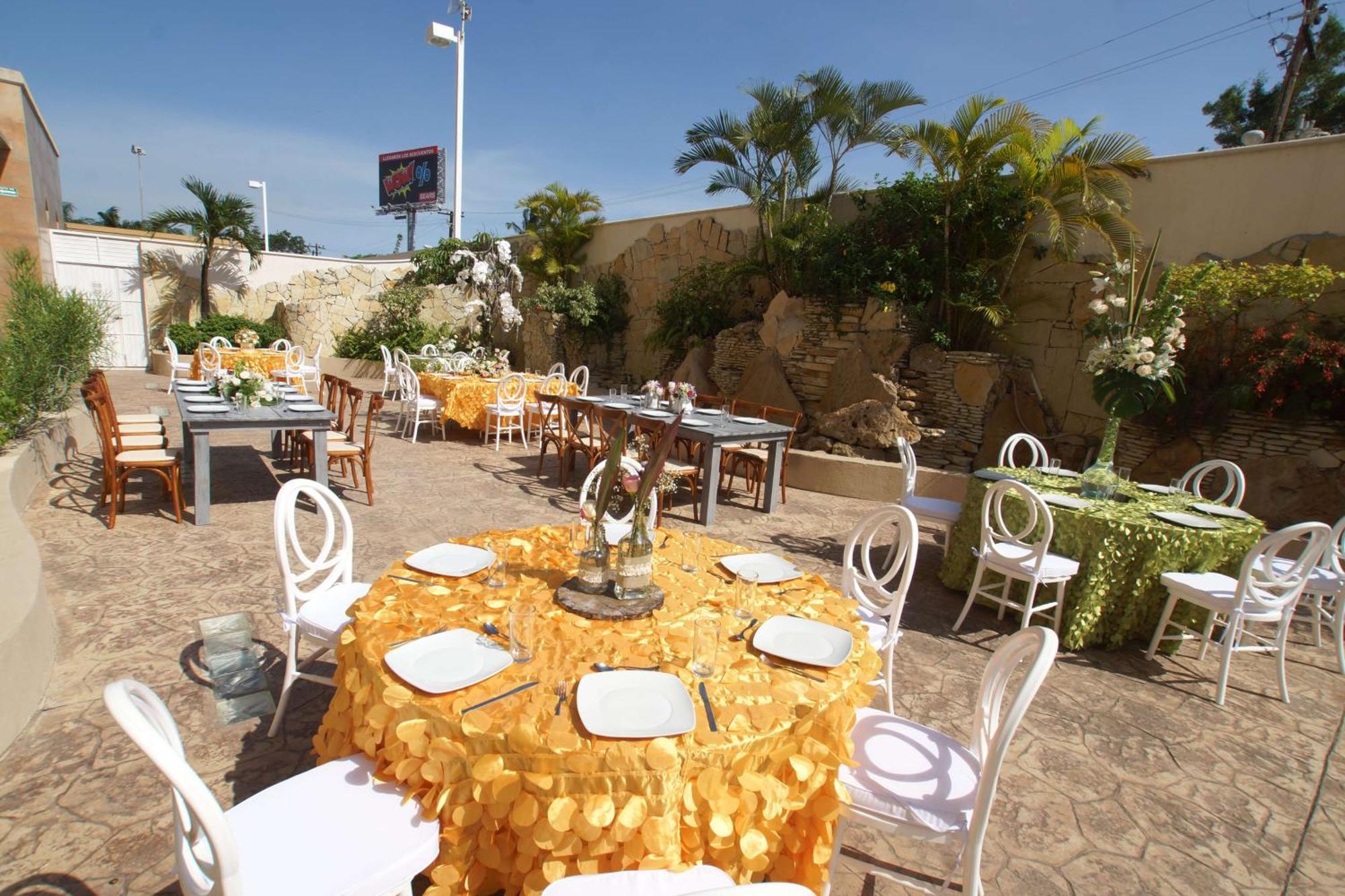 Hotel Hampton Airport 3*