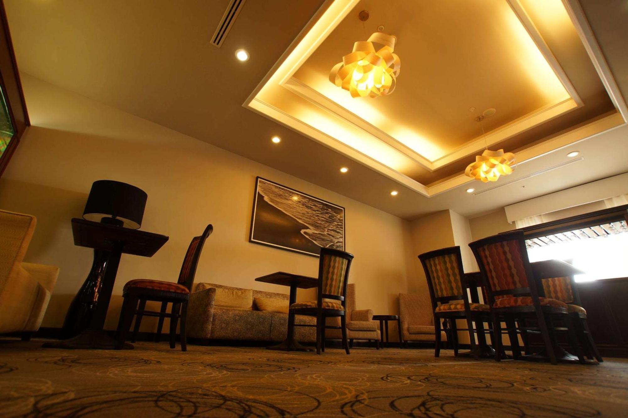 Hotel Hampton Airport 3*
