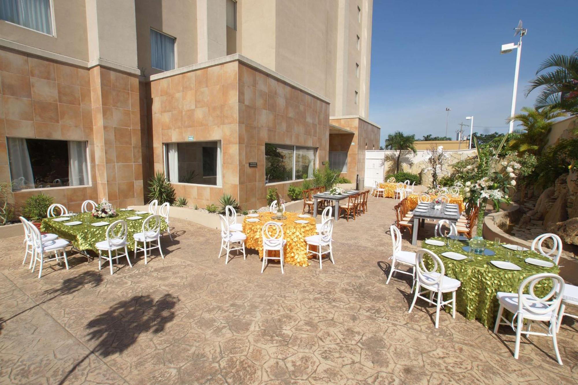 Hampton Airport Hotel 3*