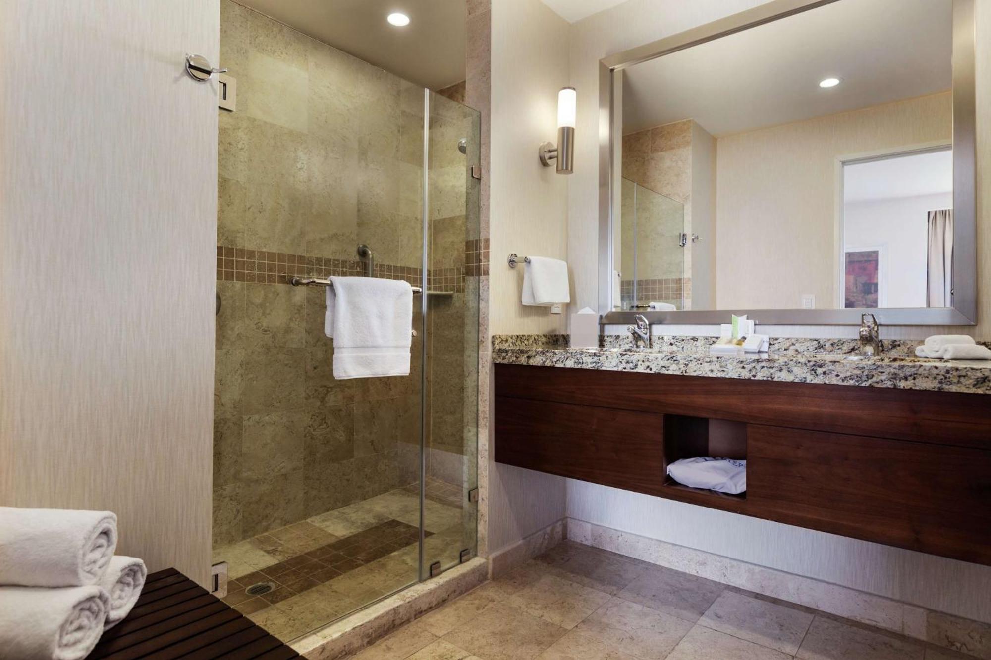 Hilton Garden Hotel 3*