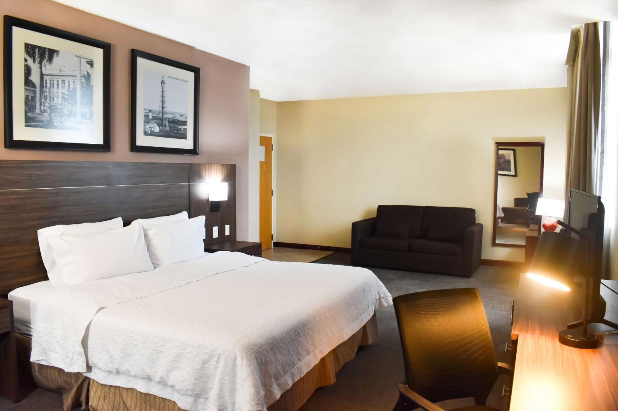 Hampton Zona Dorada Hotel 3*