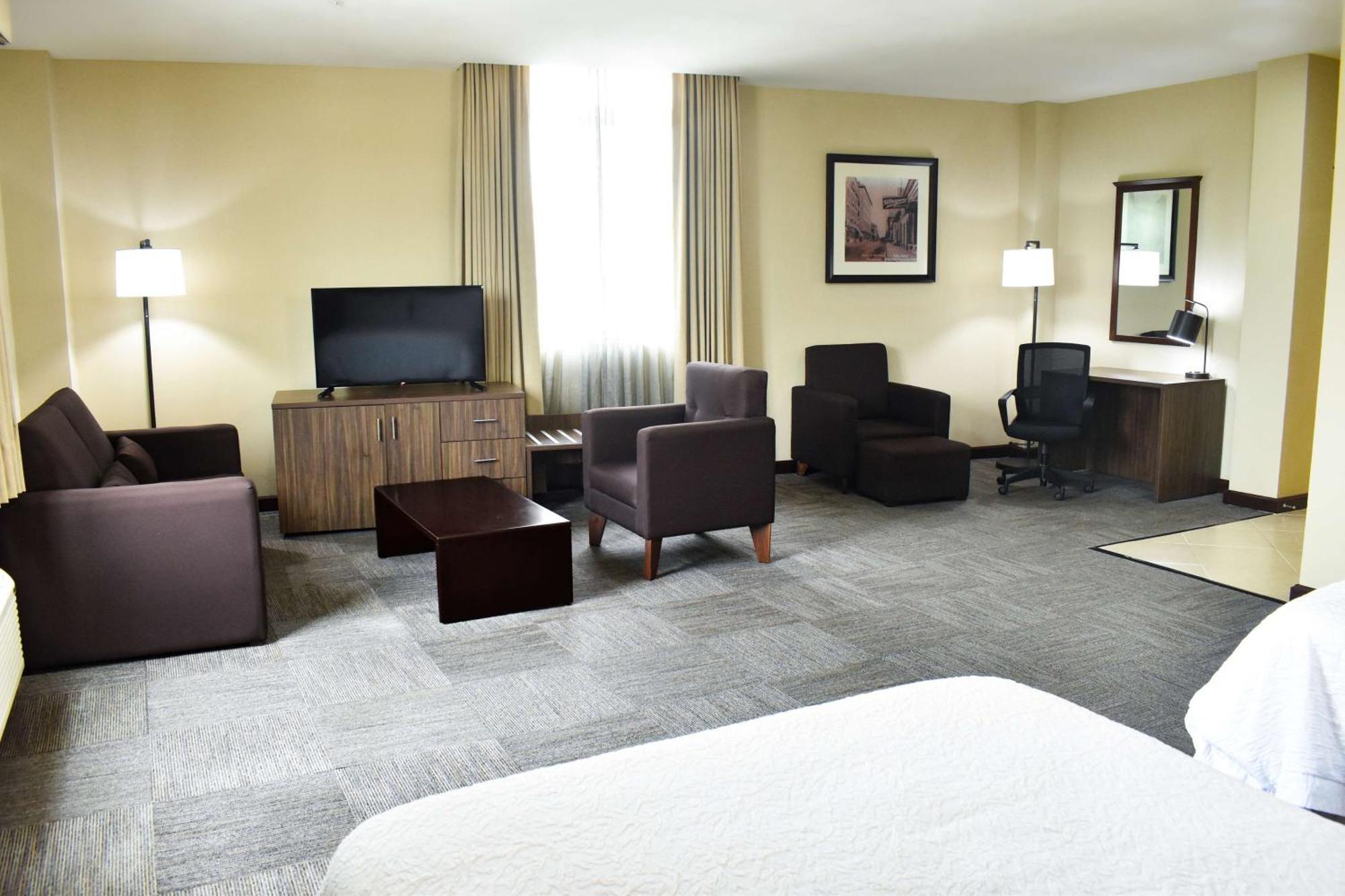 Hampton Zona Dorada Hotel 3*