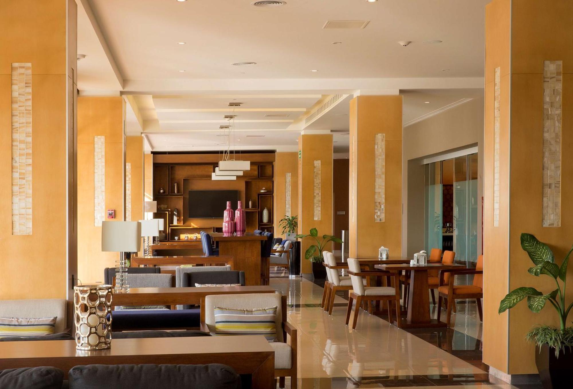 Hampton & By Hilton Hotel