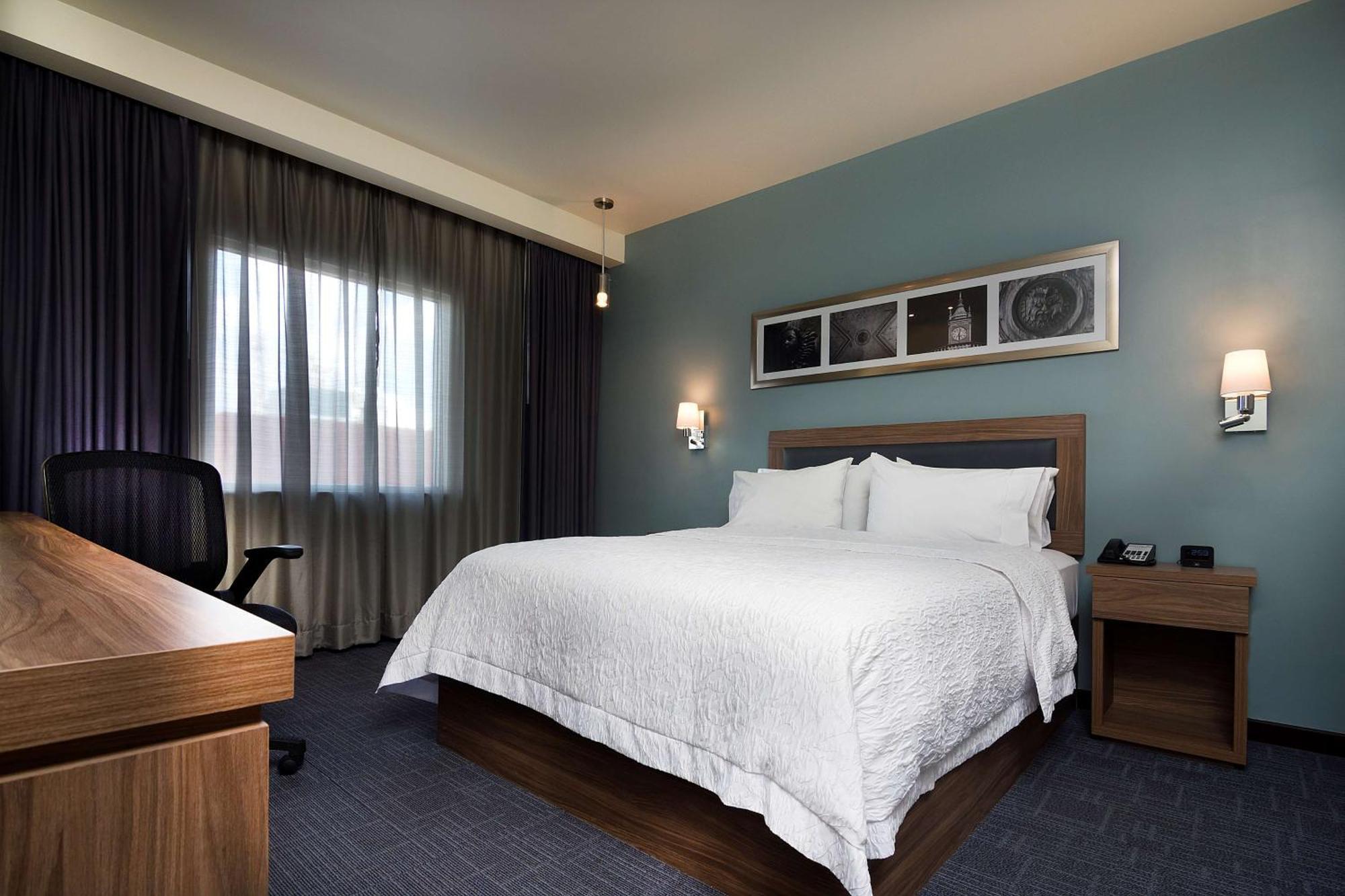 Hotel Hampton & Suites By Hilton Bajio Salamanca