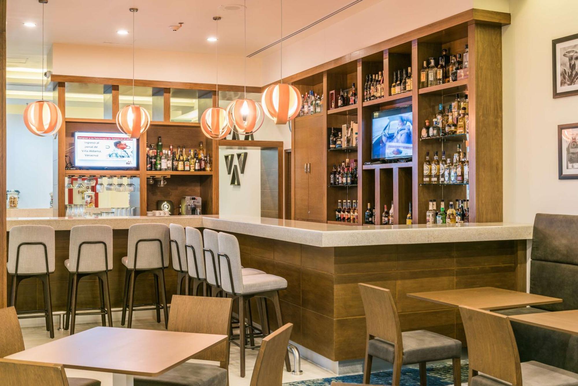Hampton & Suites By Hilton Bajio Hotel 3*