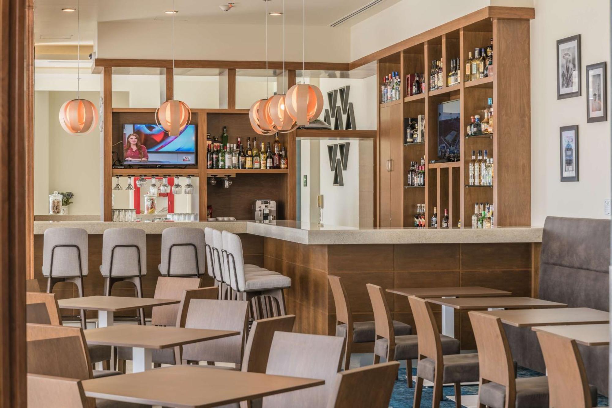 Hampton & Suites By Hilton Bajio 3*