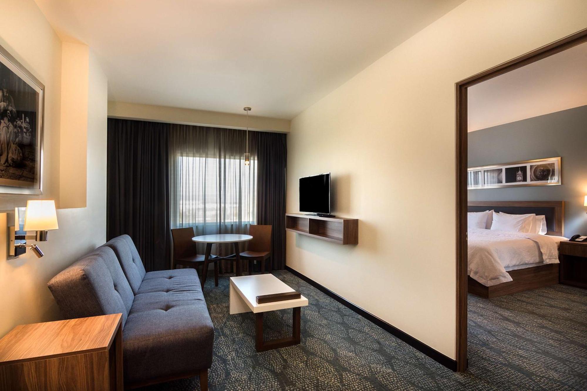 Hotel Hampton & Suites By Hilton Bajio Salamanca