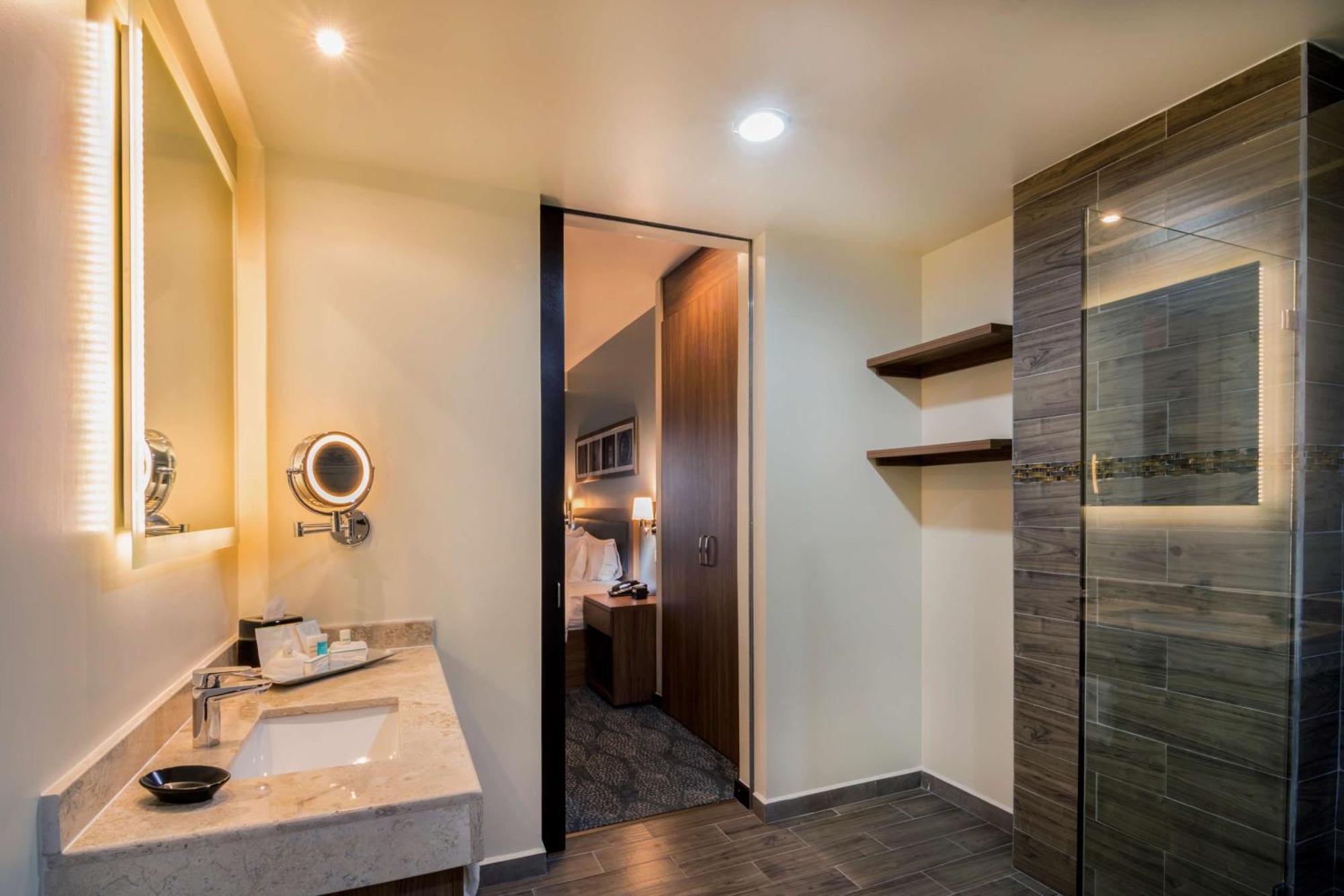 Hotel Hampton & Suites By Hilton Bajio