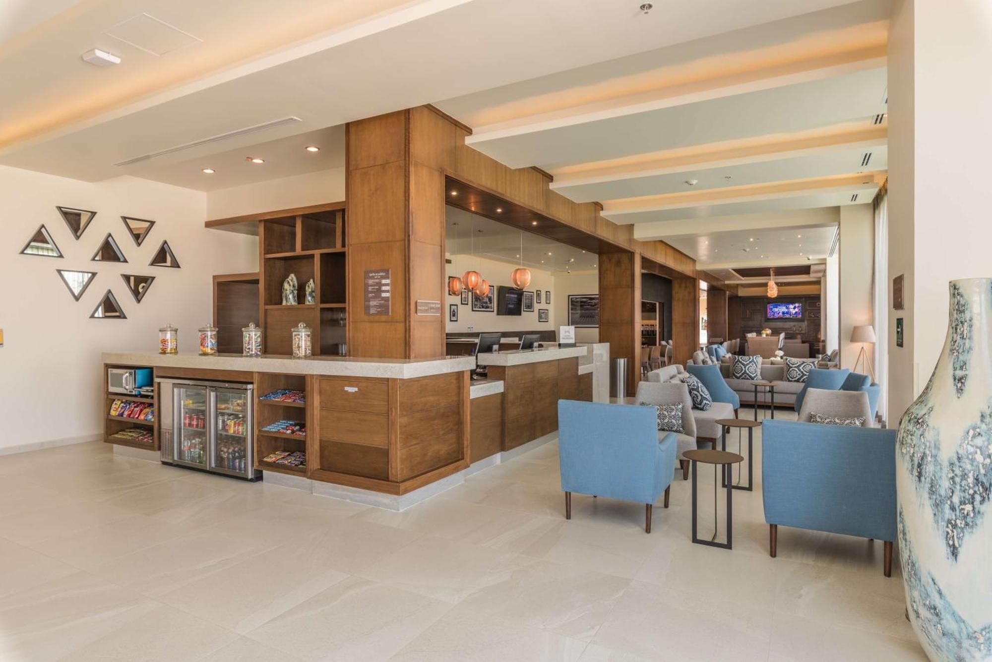 Hotel Hampton & Suites By Hilton Bajio Salamanca