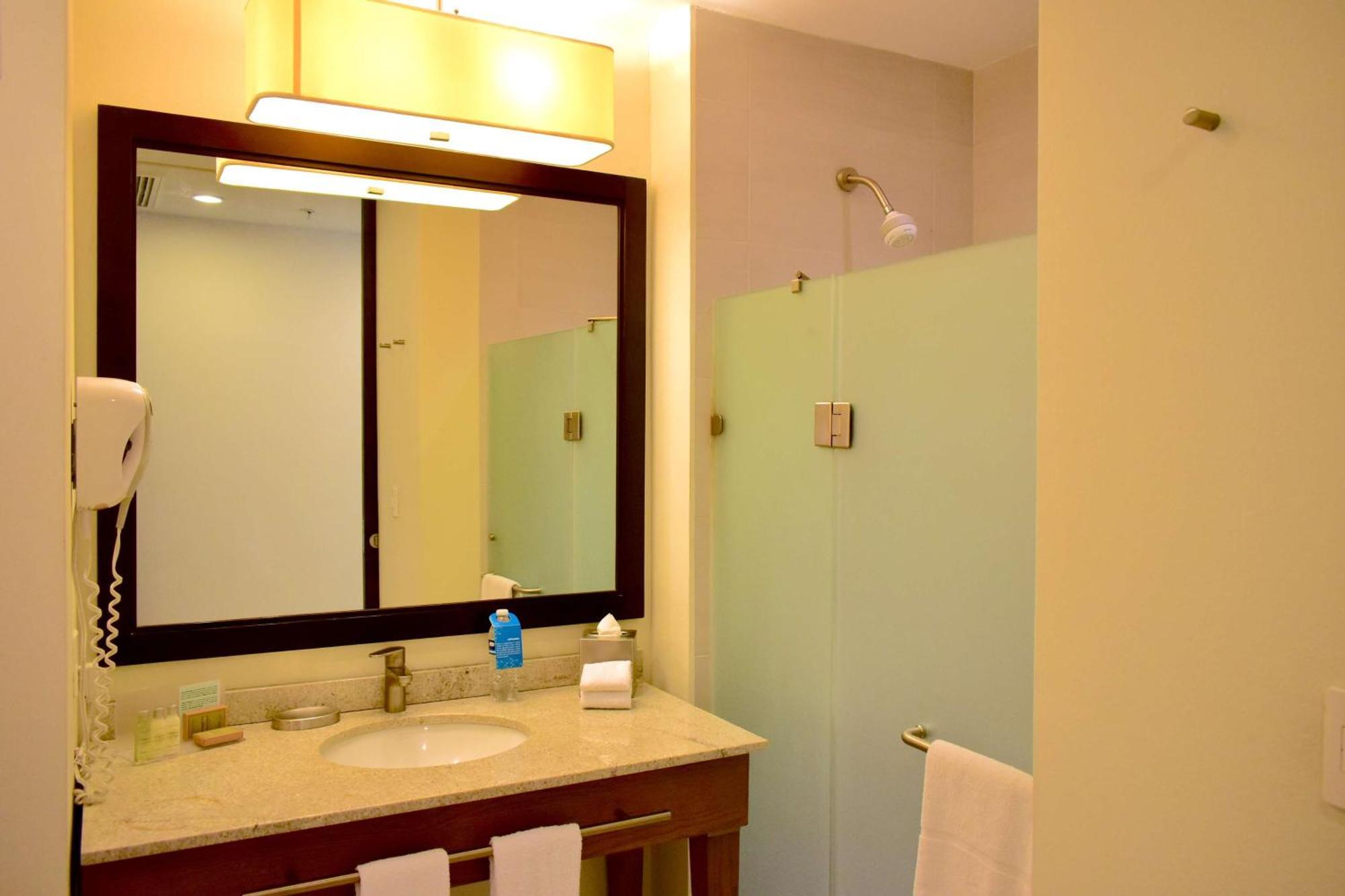 Hotel Hampton By Hilton 3*