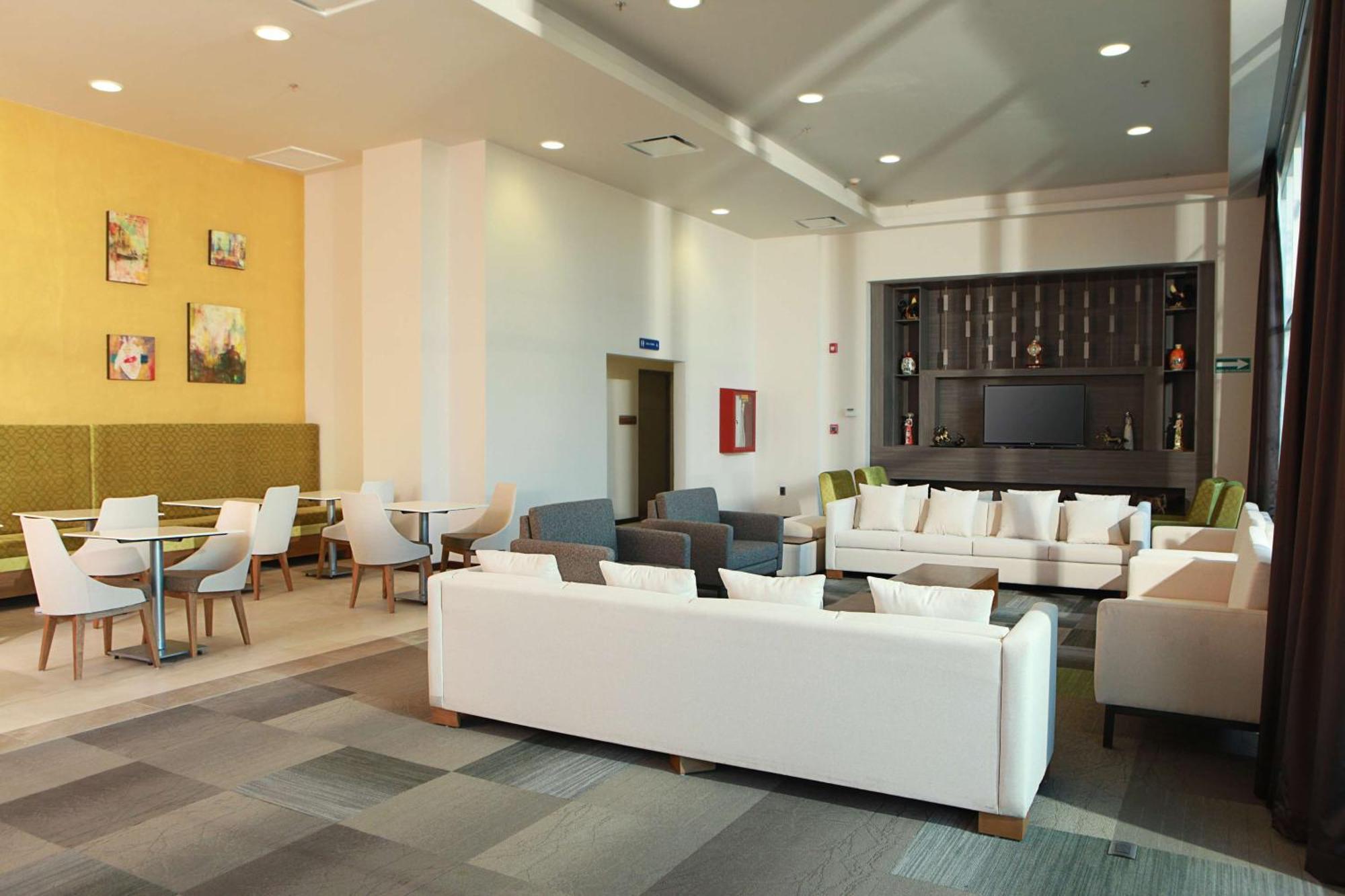Hampton & By Hilton Aeropuerto Hotel 3*