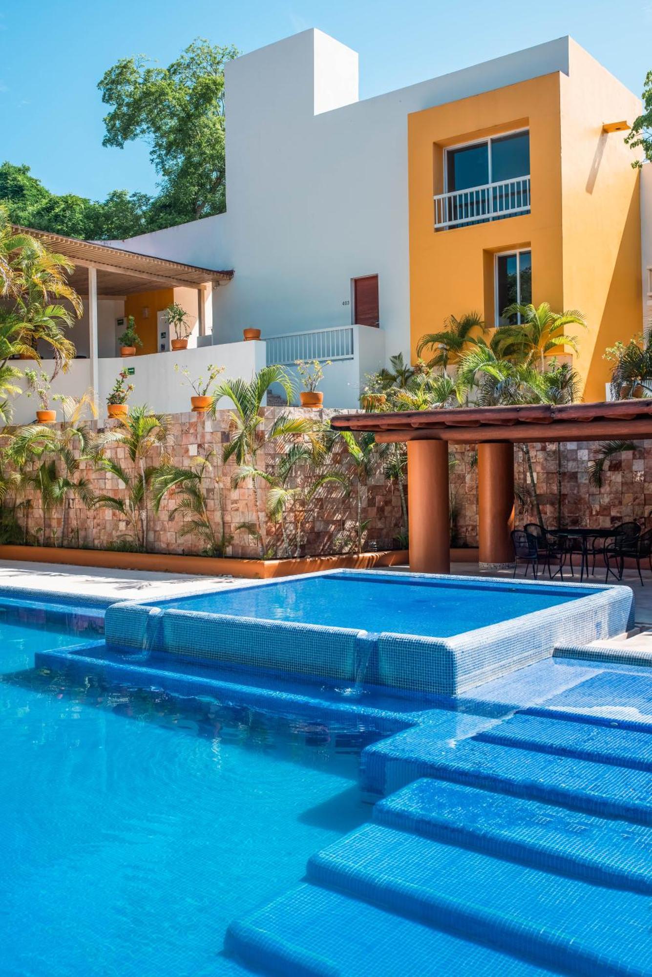Ixzi Hotel 4*