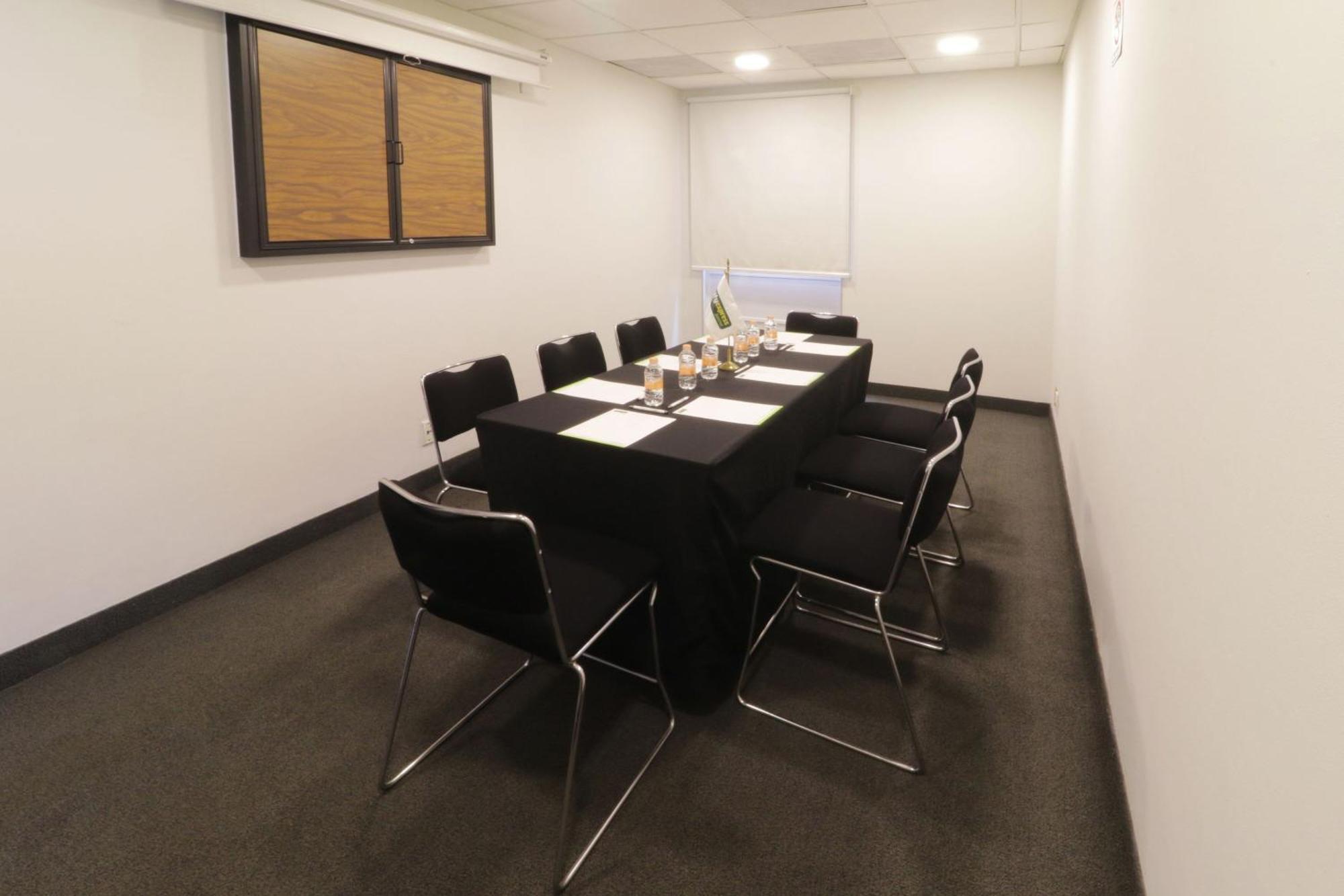 Hotel Express Junior By Marriott Aeropuerto 3*