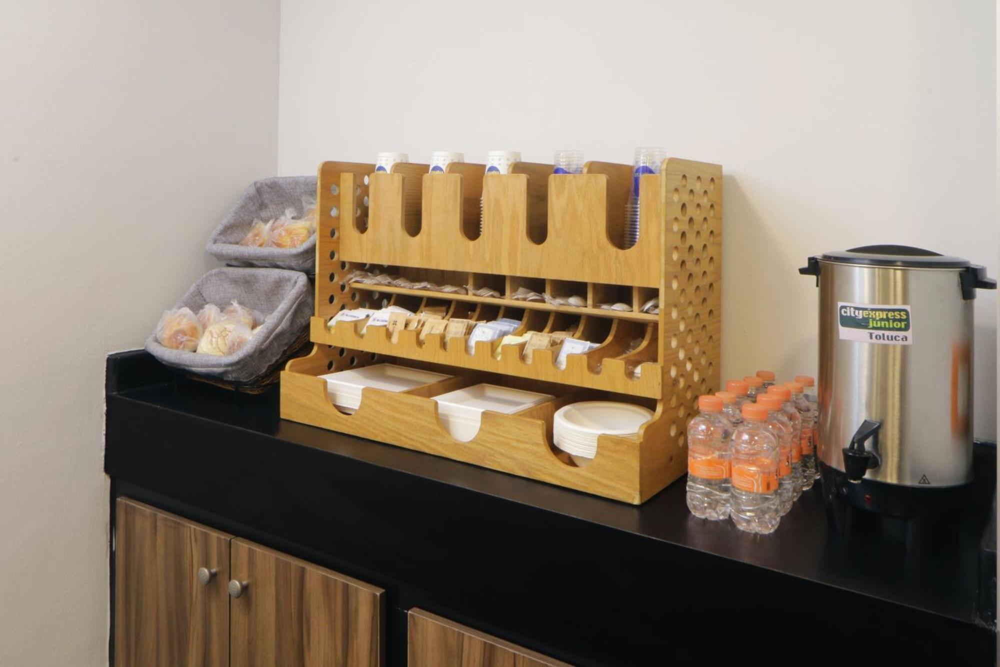 Express Junior By Marriott Aeropuerto Hotel