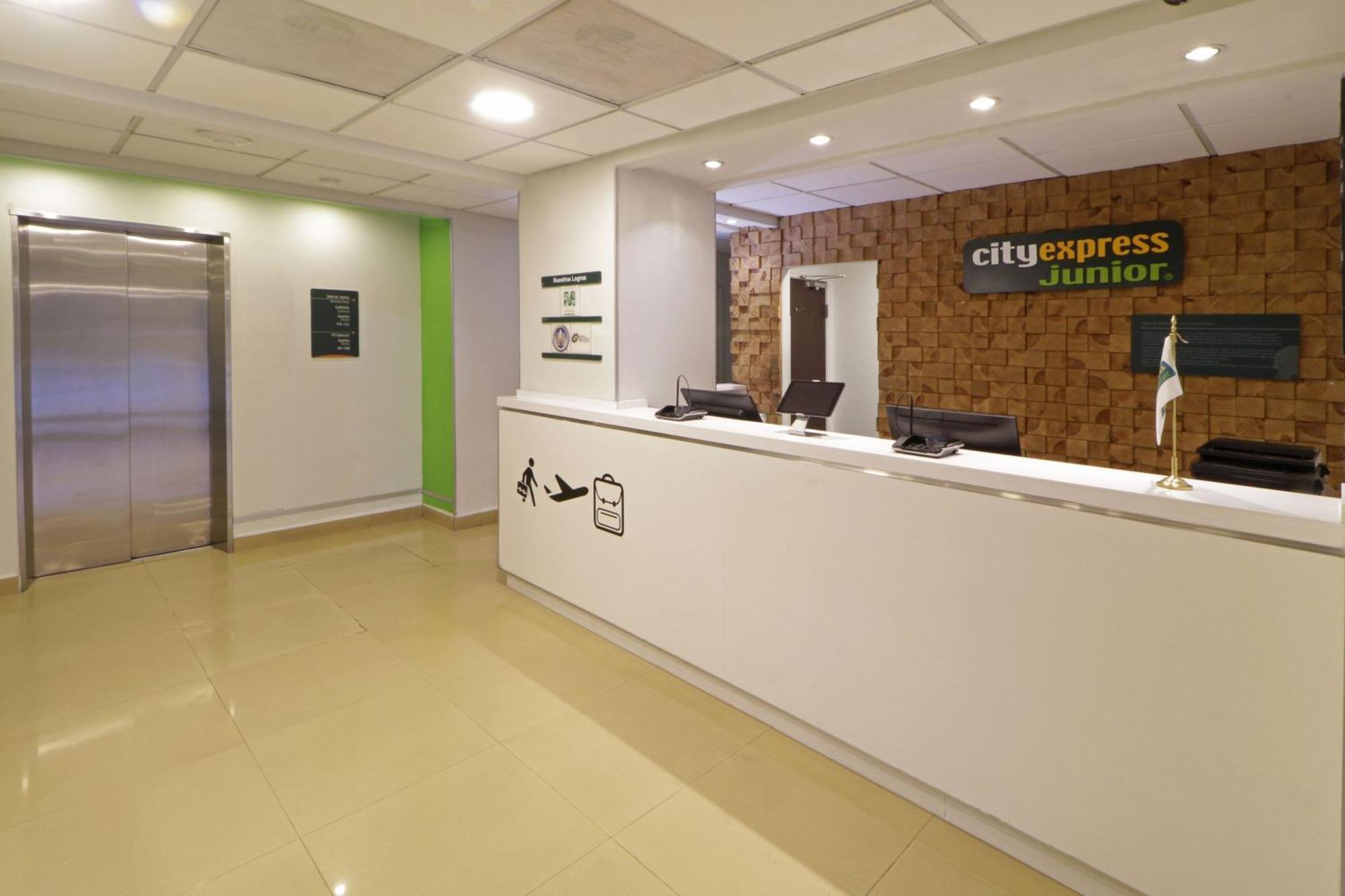 Hotel Express Junior By Marriott Aeropuerto 3*