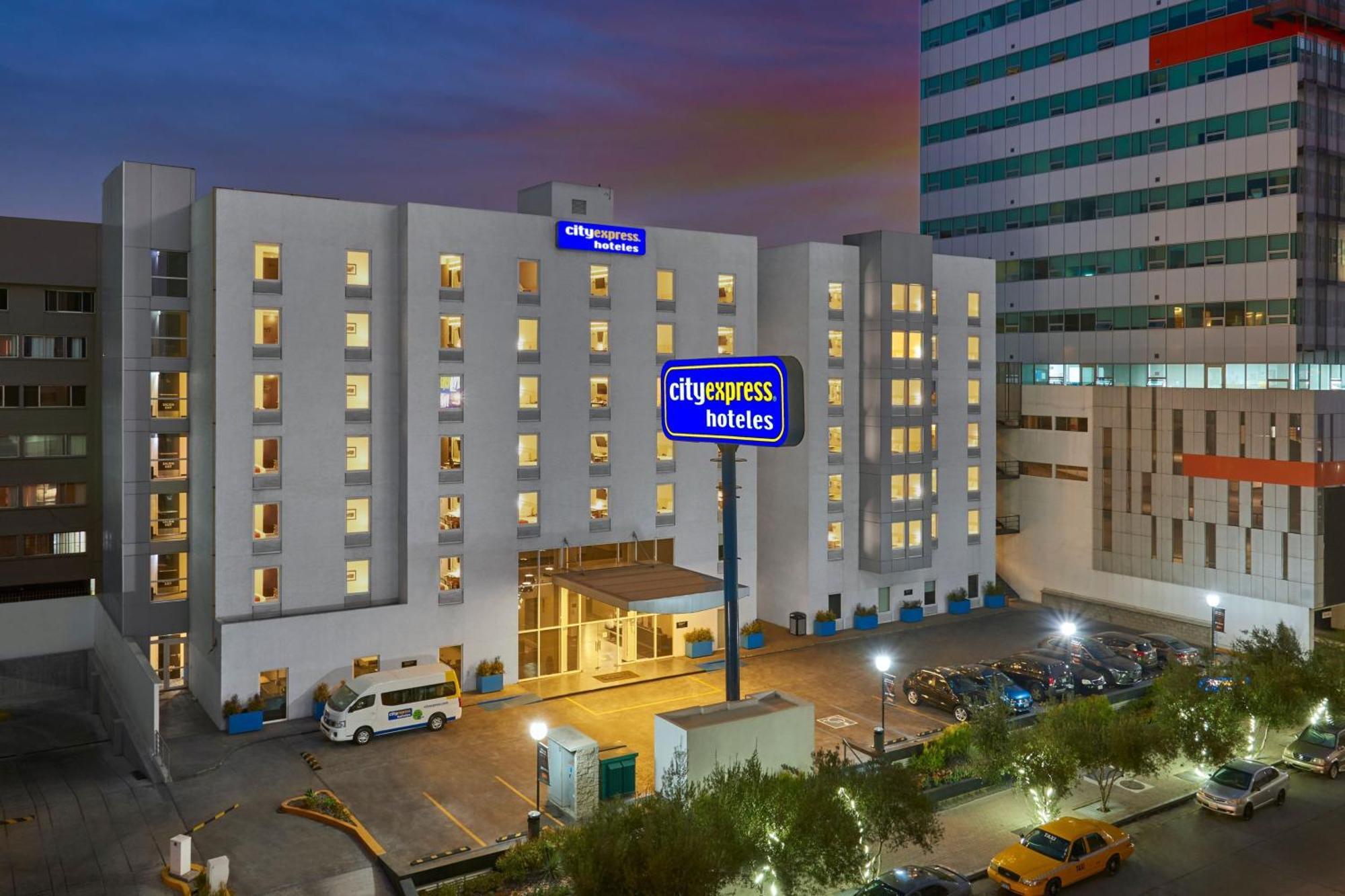Express By Marriott Rio Hotel 4*