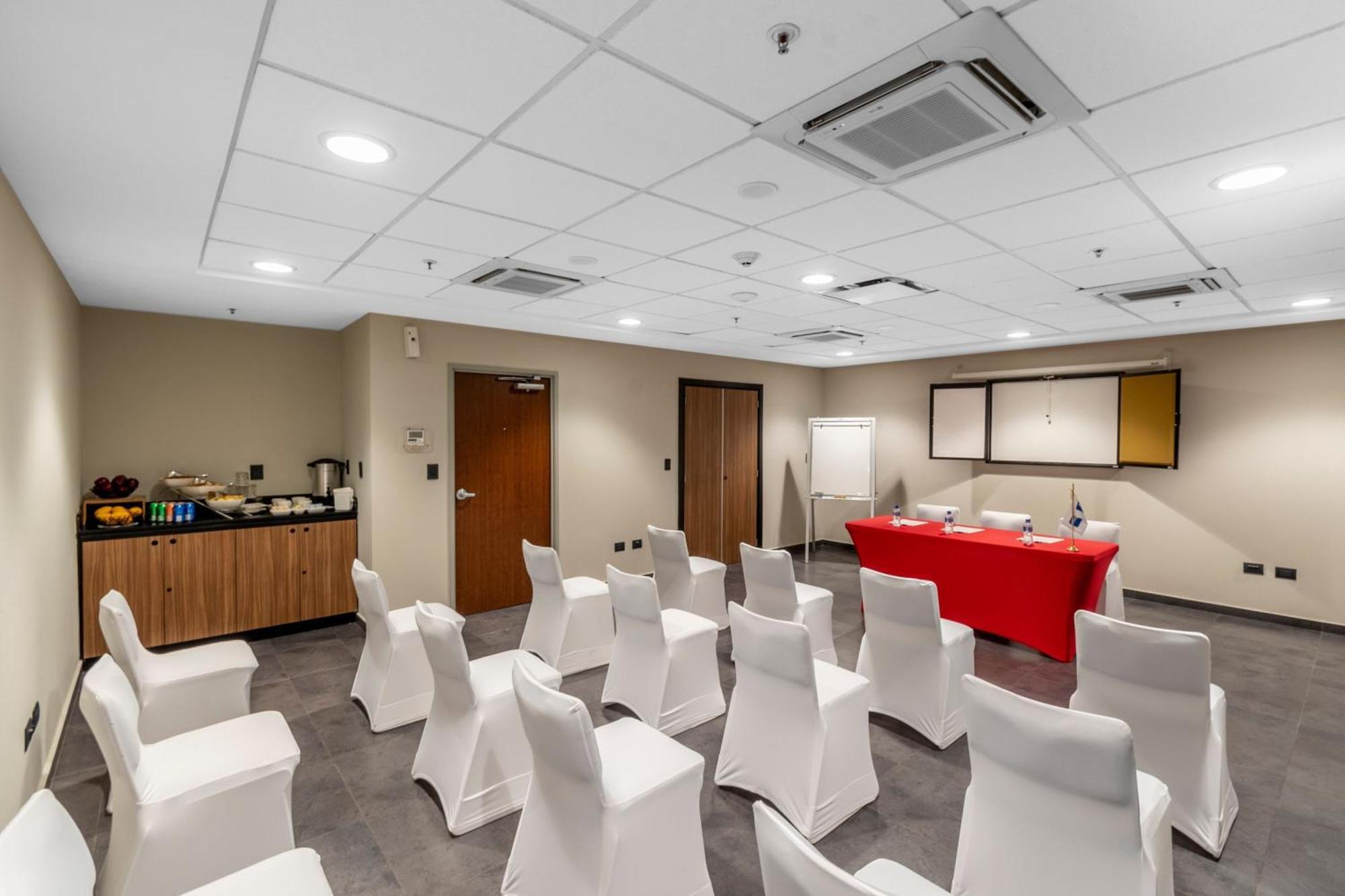 Hotel Express By Marriott Tuxpan