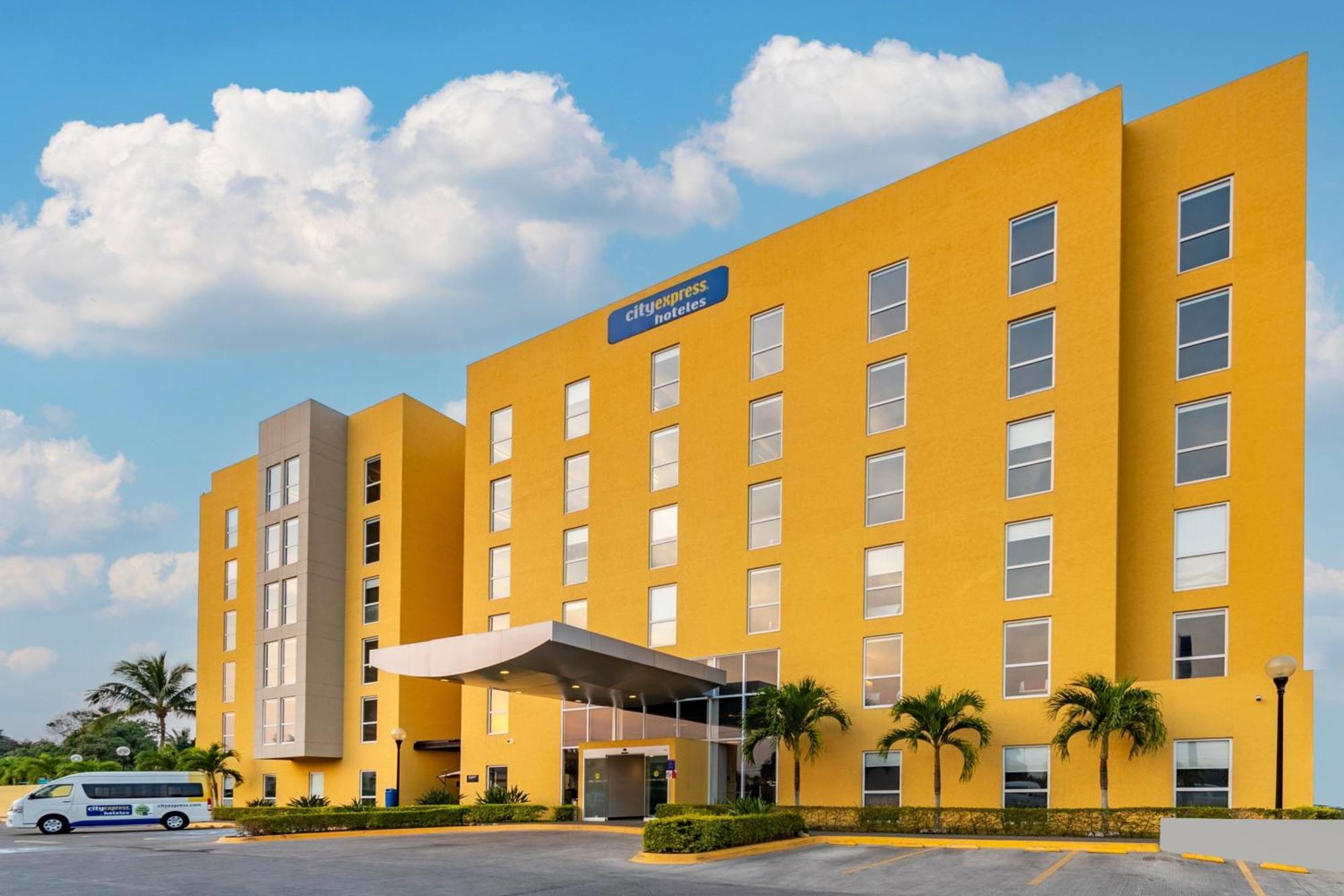 Hotel Express By Marriott Tuxpan