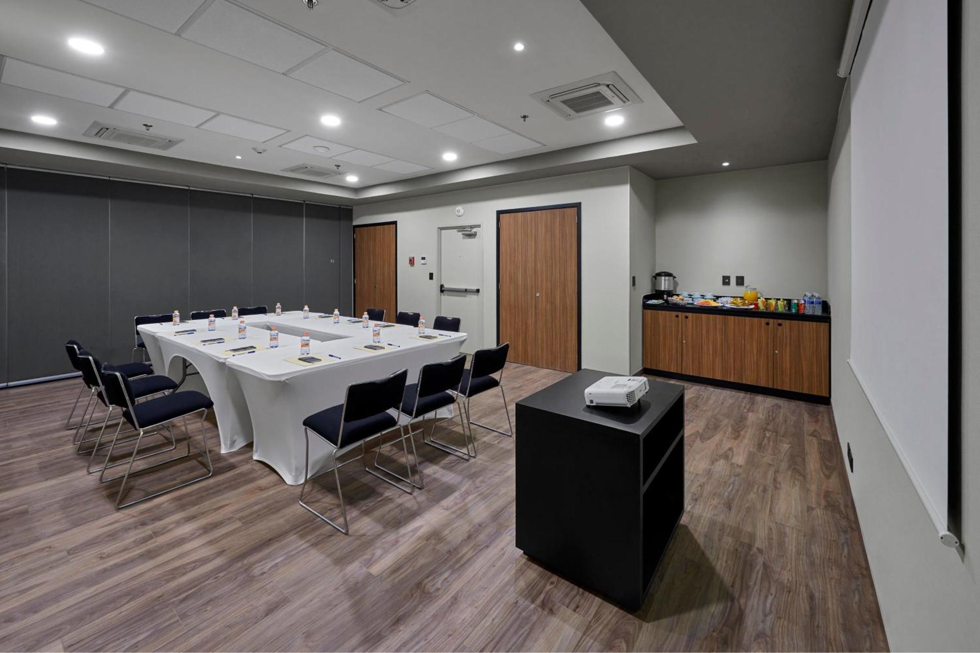 Hotel Express By Marriott Ensenada
