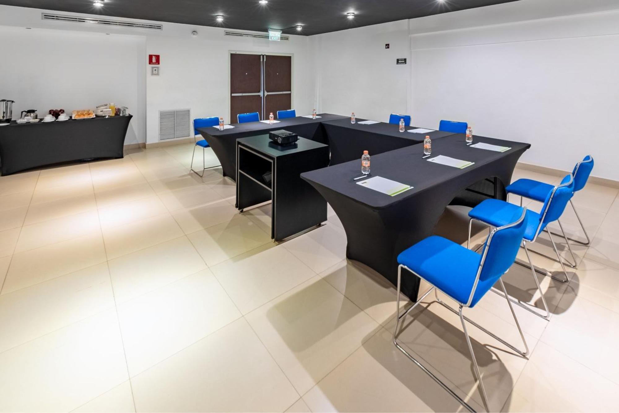 Hotel Express Junior By Marriott Aeropuerto