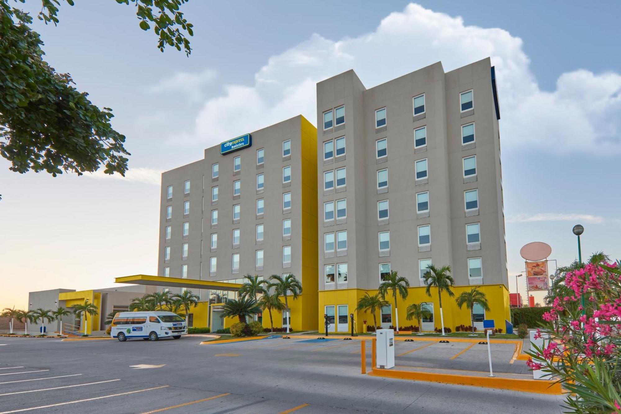 Hotel Express By Marriott Mochis