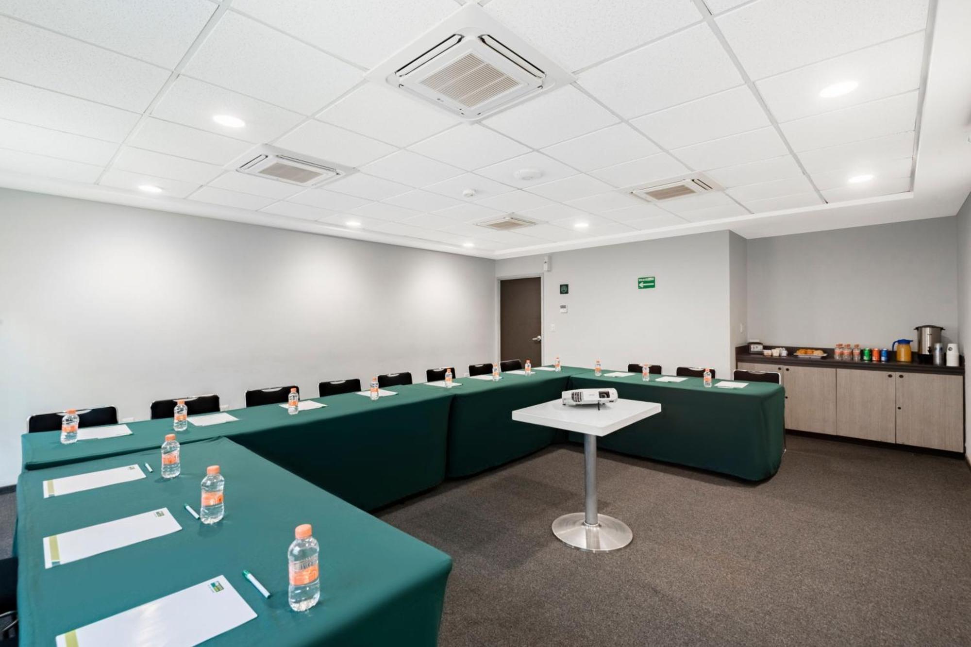 Hotel Express Junior By Marriott Aeropuerto