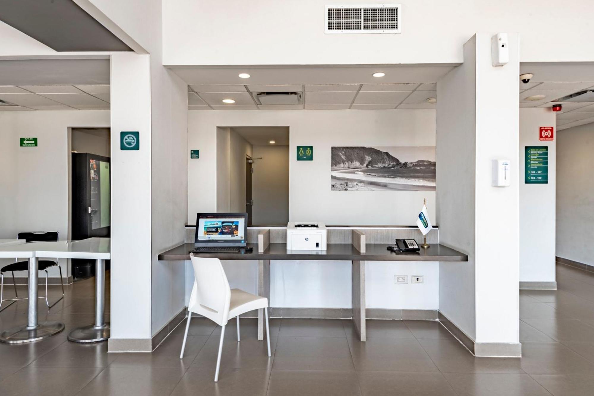 Express Junior By Marriott Aeropuerto Hotel