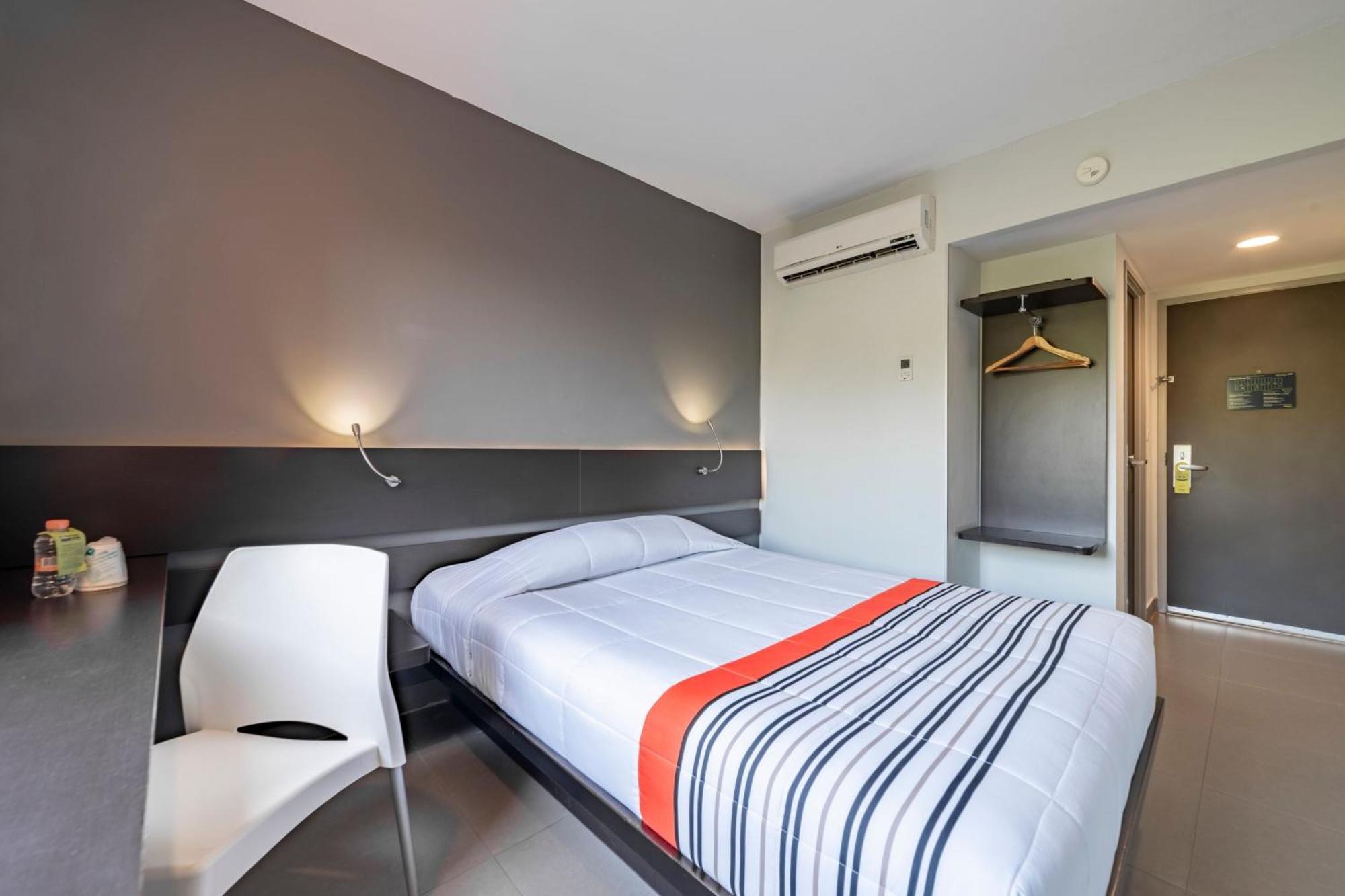 Hotel Express Junior By Marriott Aeropuerto 3*