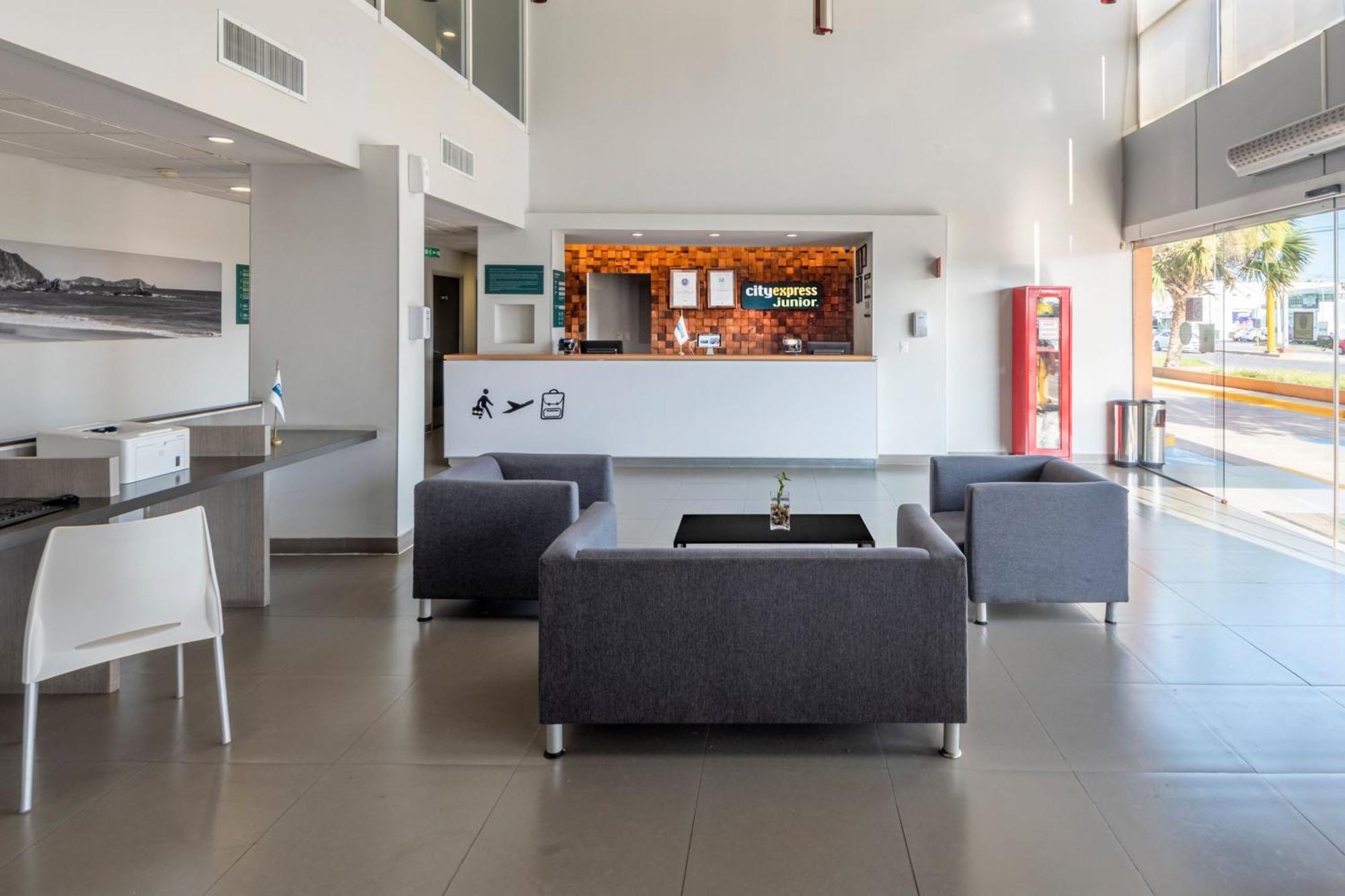 Express Junior By Marriott Aeropuerto Hotel 3*